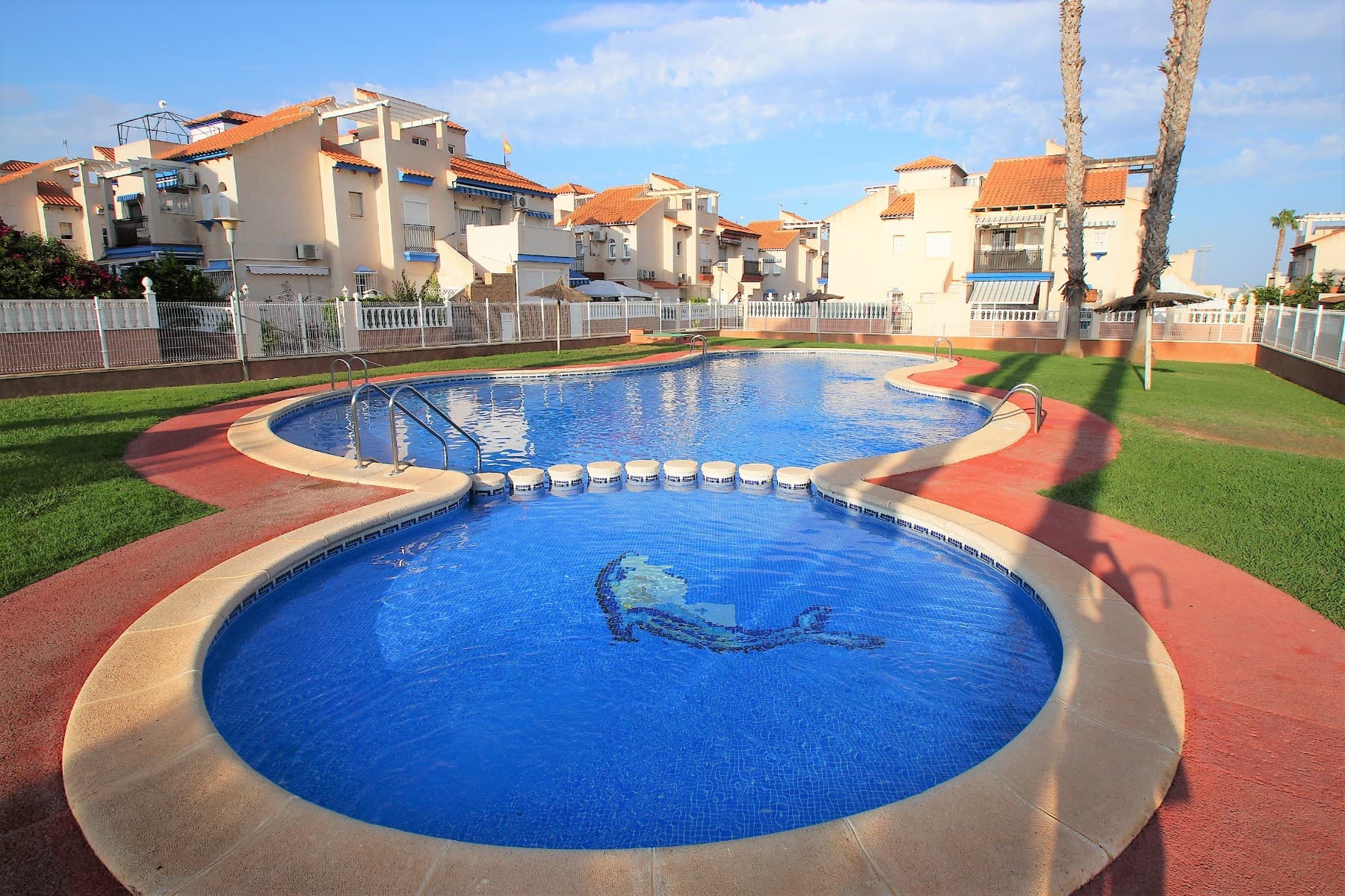 Bungalow on the top floor with internal stairs to private roof terrace. Located to the south, so sun on the terrace all day. The home has a new kitchen in 2020 and appears to be brand new. Sold with all furniture and appliances, except TV. The home has new air conditioning in the living room / kitchen.Communal swimming pool. Short way to the shopping center La Zenia Bulevard.The home is currently let on a long-term contract and a rent of EUR 6.792 per year. The rental contract can be terminated before a sale if buyer wants that.
