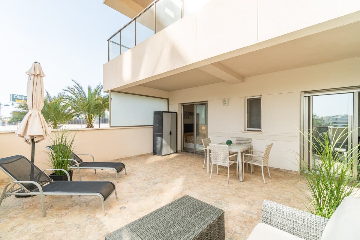 Stunning ground-floor apartment with a very large terraceDescriptionBright living room opening directly onto a large private terrace, with unobstructed views of the park.Fully fitted kitchen.Two spacious bedrooms and two bathroomsResidence with beautifully landscaped gardens, communal swimming pools, a spa area and private parking spaces.Sold fully furnished.Location2.8 km from La Zenia beach, opposite numerous shops and useful amenities.Close to the La Zenia Boulevard shopping centre and numerous golf coursesThis apartment is ideal for holidays, living in the sun, and/or seasonal or year-round rental.