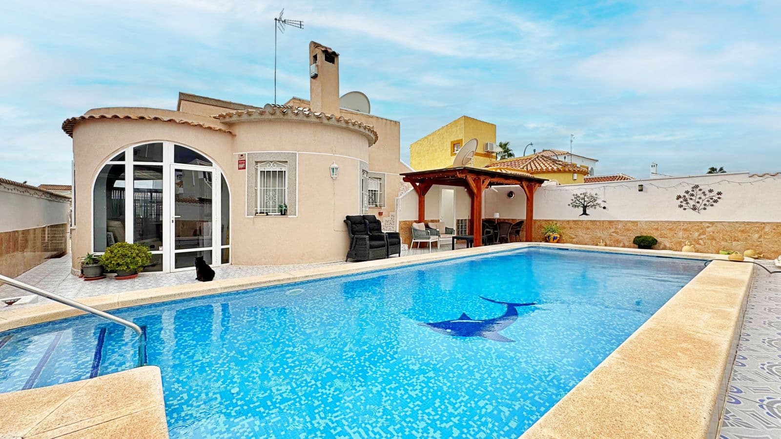 This beautiful detached villa for sale in La Florida, Orihuela Costa, combines privacy, comfort and an unbeatable location in the heart of the Southern Costa Blanca. With 75 m² built on a 260 m² plot, this property is located in a quiet residential area close to all essential services such as supermarkets, restaurants, health centres and public transport.The main house offers two bedrooms, a full bathroom, a bright living-dining room and a fully equipped kitchen. It also features a charming glazed terrace, perfect for enjoying the Mediterranean climate all year round.In the garden, there is a guest apartment with one bedroom and one bathroom – ideal for family, friends or even as a rental space for extra income.Thanks to its east orientation, the villa enjoys natural light throughout the day, creating a warm and welcoming atmosphere. Outside, you’ll find a private 9 x 4 metre swimming pool, surrounded by sunbathing and relaxation areas, as well as a beautiful low-maintenance garden. The plot also offers private parking for a large vehicle, ensuring convenience and security.This property for sale in Orihuela Costa is sold fully furnished and equipped, ready to move in.A perfect opportunity for those looking to buy a villa near the beach on the Costa Blanca, ideal as a permanent home, holiday residence or investment for rental income.