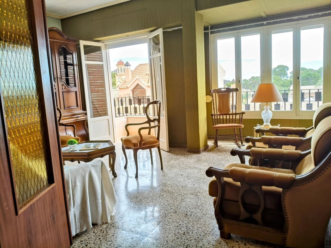 Spacious apartment in the center of La Romana, Alicante, Costa Blanca South

Your Dream Home Awaits in the Heart of La Romana! 

Are you ready to step into the epitome of spacious, comfortable living? Look no further than this stunning resale apartment nestled in the vibrant center of La Romana.

Key Features: