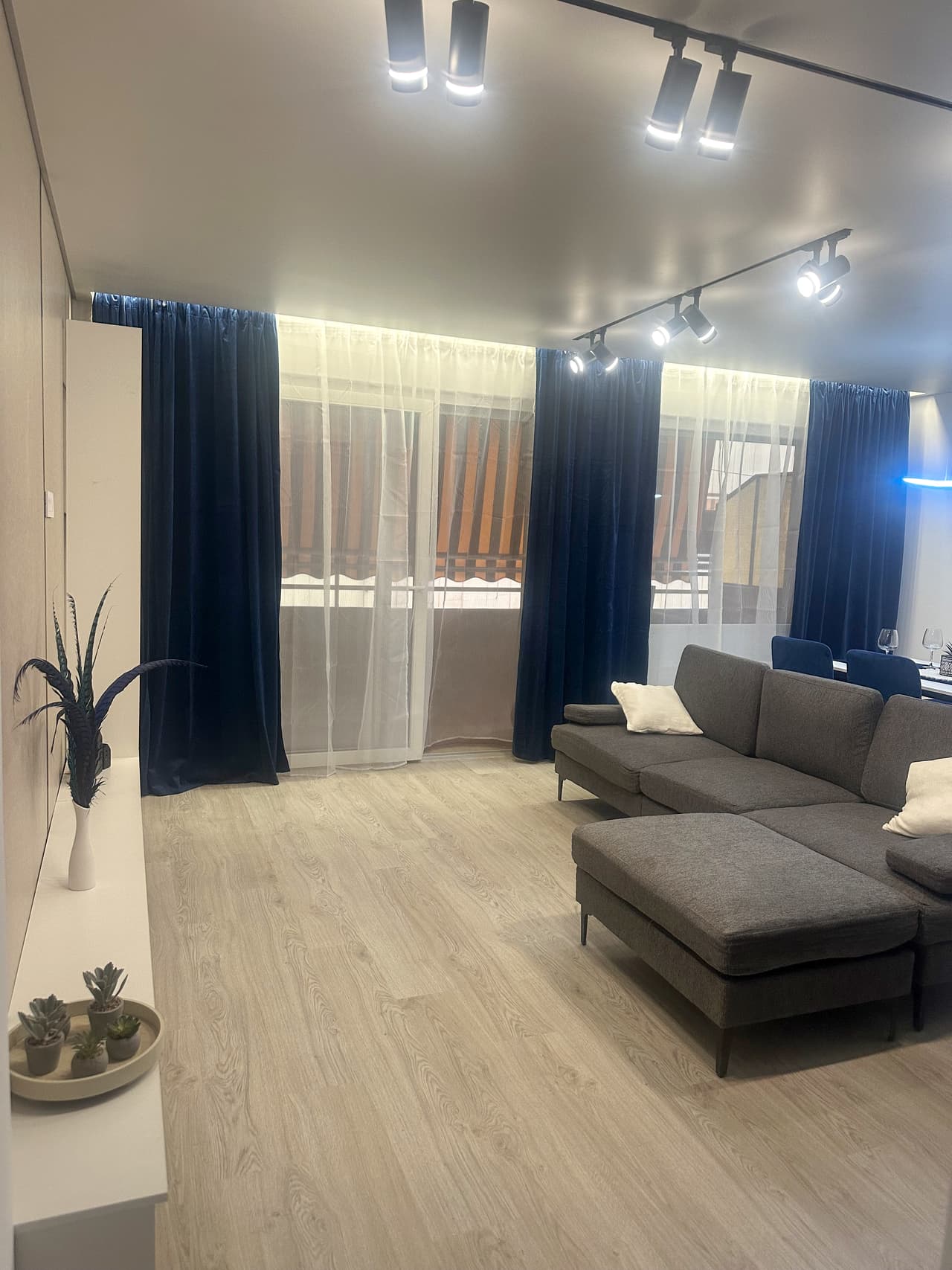 Just a stone’s throw from the beautiful Playa del Acequión in Torrevieja, this fully renovated 2-bedroom, 2-bathroom apartment offers the perfect combination of modern style, comfort, and unbeatable location.Recently refurbished to a high standard, the property has been thoughtfully redesigned to create a bright, contemporary living space ideal for enjoying the Mediterranean lifestyle. The interior features a spacious open-plan living and dining area that feels light and welcoming, perfect for relaxing after a day at the beach or entertaining friends and family.The modern kitchen is stylish and functional, fitted with quality finishes and designed to maximise both space and practicality.The apartment offers two generous double bedrooms, including a master bedroom with its own en-suite bathroom for added comfort and privacy. A second fully renovated bathroom serves the rest of the property, both finished with sleek, modern fittings.One of the standout features of this property is its fantastic location. Situated just moments from Acequión Beach, you can enjoy morning swims, seaside walks, and beautiful sunsets just steps from your door. In addition, a wide range of shops, restaurants, cafés, supermarkets, and everyday amenities are all within easy walking distance.Whether you’re looking for a stylish holiday home, a smart rental investment, or a comfortable place to live year-round by the sea, this beautifully renovated apartment in Torrevieja offers an exceptional opportunity in a prime coastal setting.