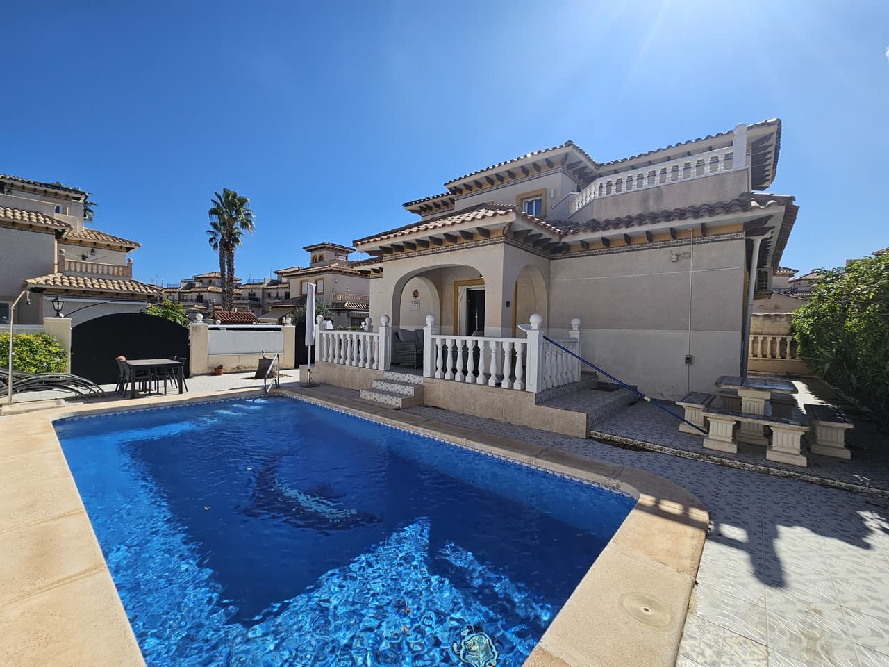 A fantastic opportunity to buy a 4 bedroom, 2 bathroom detached villa in a perfect location and within easy walking distance to both the beach and Cabo Roig strip along with an international supermarket, pharmacy and vast array of tapas bars, shops and restaurants.This property sits on an ample 300m2 easy to maintain plot with private swimming pool, outside dining and bbq area, plenty of space for sun-bathing and even park the car! An elevated covered terrace leads directly into the villa where you will find an open plan living room and fully equipped kitchen. There are two large bedrooms along with a family bathroom. This villa also forms part of a very well maintained community where home-owners and residents can also enjoy the large community swimming pool.