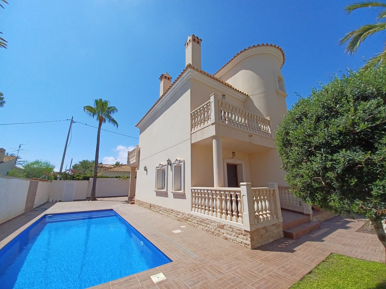 This fabulous home is located in a prime location in Cabo Roig, just 400m from the beach. This stunning villa has been beautifully refurbished throughout to a high standard with underfloor heating in all 4 bathrooms, air conditioning in all rooms and ceramo granite flooring throughout. Set on a 518m2 plot the property consists of:OUTSIDE High walls around the boundaries, with new non slip floor tiles, 8×6 infinity pool, space for parking 3 cars off road, shower, brick built storage room, room to make outdoor entertaining area on a 518m2 plot. LOUNGE 6.51 X 5.81 m2 Wood burn fire and marble fire surround fire place, windows to the side, door to the cloakroom with low flush toilet and sink. To the rear of the property there are patio doors that leads out onto the outdoor dining area. KITCHEN 1.91 X 5.90 m2 Fully fitted in cream shaker style units with ceramic hob, electric oven, fridge freezer, dish washer and washer all made by Bosch. Granite work tops and splash backs, electric boiler, window to the side and door to the rear side leading to the garden. Possible to make a garden kitchen. BEDROOM ONE 2.44 X 4.33 m2 Window to the side, air conditioning installed. This room could be used as office or dining room. Has all pre-installed internet and communication cables. BATHROOM 3.65 X 1.77 m2 Under floor heating, shower cubicle, sink, low flush toilet, bidet and window to the side. Tiled tastefully throughout in cream. BEDROOM TWO 3.36 X 3.67 m2 Patio window to the front leading to front balcony and air conditioning. FIRST FLOOR BEDROOM THREE 3.24 X 3.92 m2 with ENSUITE 3.65 X 1.87 m2 Patio door leading onto private balcony, air conditioning and door to en-suite. En-suite with under floor heating, tiled throughout, walk in shower, low flush toilet, bidet and glass sink unit. BEDROOM FOUR 3.74 X 3.58 m2 with ENSUITE 3.60 X 1.92 m2 Patio door to the rear leading onto rear balcony of 20m2, air conditioning and door to en suite. En suite with under floor heating, walk in shower, low flush toilet, bedit and double his and hers vanity sink unit. BEDROOM FIVE 3.87 X 3.90 m2 with EN SUITE 3.55 X 1.92 m2 Patio window to the front leading to the front private balcony, air conditioning and door to ensuite. Ensuite with bath and overhead shower, low flush toilet, bidet, vanity sink unit, under floor heating and tiled throughout. There is a window to the rear. All fixtures and fittings are brand new, never used and to the highest quality. 2ND FLOOR SOLARIUM With stone balustrade, floor tiles and sea views. Sunny and private. The property should be view to see the quality and finish. To arrange appointment please call us today