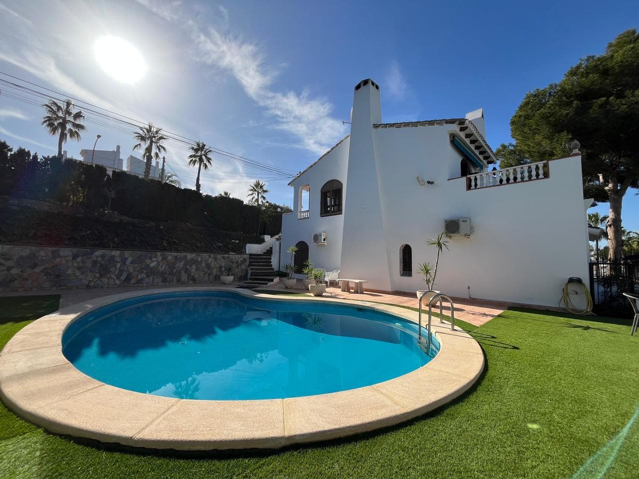 Discover this spectacular 4-bedroom independent villa situated on a 900 m² plot near the well known Villamartín Golf Course. Beautifully renovated, it combines traditional charm with modern comforts, making it ideal for families, golf enthusiasts, and nature lovers.The property is surrounded by a lush garden with an electric gate, drive way, pool, jacuzzi, barbecue area, and a shaded pergola.Inside, the spacious living-dining room with a wood-burning fireplace connects to a fully equipped kitchen and a terrace with a built in barbecue, offering stunning golf course views. Along with its spacious solarium provides 360° panoramic views.All 4 bedrooms are installed with air conditioning, one bedroom currently used as a dressing room with direct garden access. The main bathroom includes a double sink, bathtub, and toilet area.With central heating, ample storage, and a tourist license, this property is a unique opportunity to enjoy or invest in Villamartín.