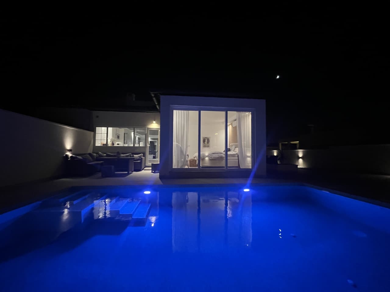 Stunning Fully Refurbished 3-Bedroom Villa in La Siesta, TorreviejaWelcome to your dream home! This beautifully refurbished, one-level villa is nestled in the tranquil neighborhood of La Siesta, Torrevieja. Offering 3 spacious bedrooms and a pristine 4x7 meter private pool, this villa is the epitome of luxury living on the Costa Blanca.Situated on a generous, south-facing plot, the home boasts ample outdoor space perfect for entertaining, sunbathing, or simply enjoying the Mediterranean climate. The large rooftop terrace offers breathtaking views, making it an ideal spot for alfresco dining or watching the sunset. With its open-plan layout, modern finishes, and abundant natural light, this villa offers both comfort and style.Key Features:Fully refurbished to a high standard3 spacious bedroomsLarge 4x7 meter private poolGreat rooftop terrace with stunning viewsSouth-facing plot for all-day sunLocated in the quiet and well-established area of La SiestaAbout La Siesta and the Surrounding Area:La Siesta is a peaceful residential area just a short drive from the vibrant heart of Torrevieja. Known for its friendly community atmosphere, it offers a relaxed lifestyle with all amenities close at hand. The neighborhood is ideal for families, retirees, or anyone seeking a quieter pace of life while remaining connected to everything the Costa Blanca has to offer.Just a few minutes away is the Habaneras Shopping Centre, one of the area’s premier shopping destinations, featuring a variety of stores, restaurants, and entertainment options. You’re also a short drive from the beaches, salt lakes, and natural parks that make this area so desirable. With easy access to local schools, healthcare, and public transportation, La Siesta is both convenient and serene—a true oasis in the sun.This villa is perfect for those seeking a luxurious yet comfortable lifestyle. Don't miss the opportunity to own this exceptional property in one of Torrevieja’s most sought-after areas.Contact us today for a private viewing