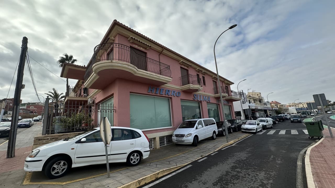 Gallery image