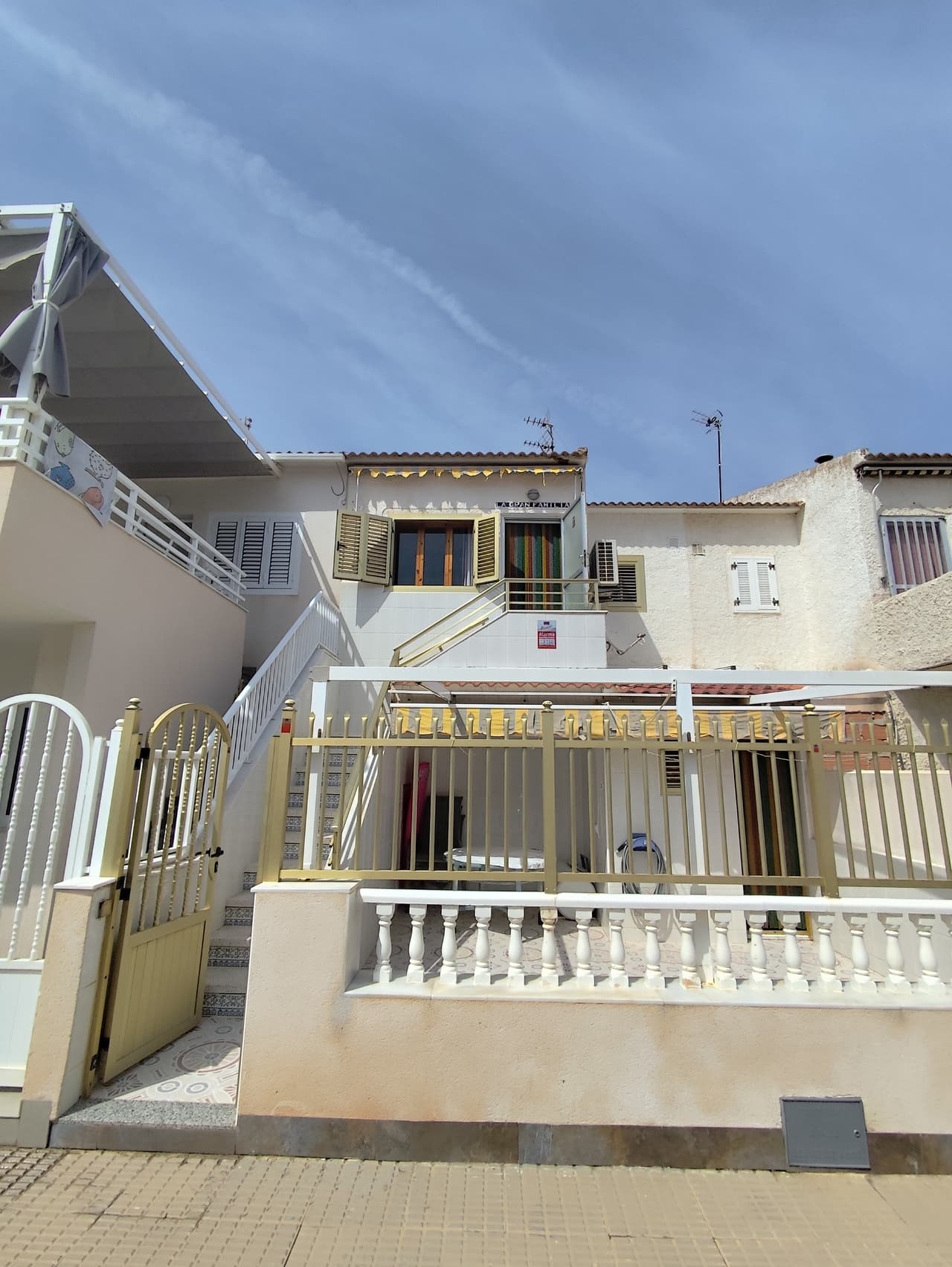 Welcome to your ideal coastal retreat—this bright and breezy top-floor bungalow is just moments from the golden sands of Mojón Beach. Featuring two comfortable bedrooms with built-in wardrobes, this home offers smart storage and a relaxed, easy-living layout.The bathroom includes a practical walk-in shower—perfect for rinsing off after a day at the beach. The open-plan kitchen, while compact, is thoughtfully designed to maximize space, combining functionality with cozy charm. It's the perfect spot for preparing meals after a sun-soaked afternoon.Tucked away in a peaceful neighborhood, this property is ideal for those seeking tranquility without sacrificing proximity to the sea. Whether you're looking for a holiday home, a rental investment, or a serene place to live year-round, this bungalow delivers coastal living at its best.