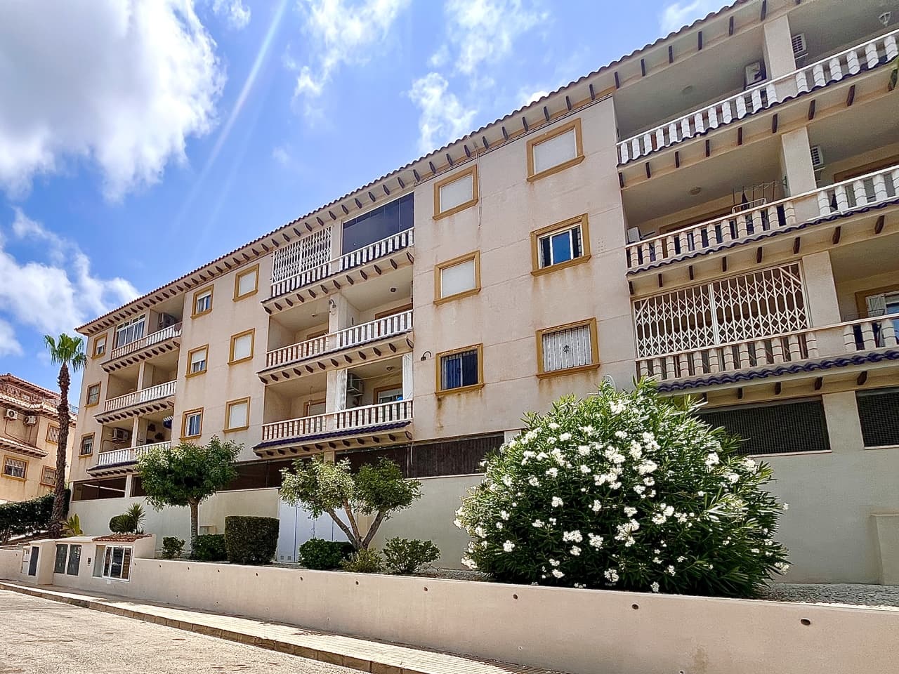 A fantastic opportunity to purchase this well-located 2-bedroom, 1-bathroom apartment in the heart of La Zenia. Set within a peaceful cul-de-sac, the property is just a 10-minute stroll to La Zenia Beach and a one-minute walk to the famous La Zenia Boulevard, as well as the popular Via Park I and Via Park II commercial centres.Situated within a friendly, well-kept community with a communal pool, the apartment offers a bright open-plan living space, a functional balcony where you can sit and enjoy a quiet moment overlooking the old riverbank, and two comfortable bedrooms.Ideal as a holiday home, rental investment or permanent residence in one of the most in-demand areas of Orihuela Costa.