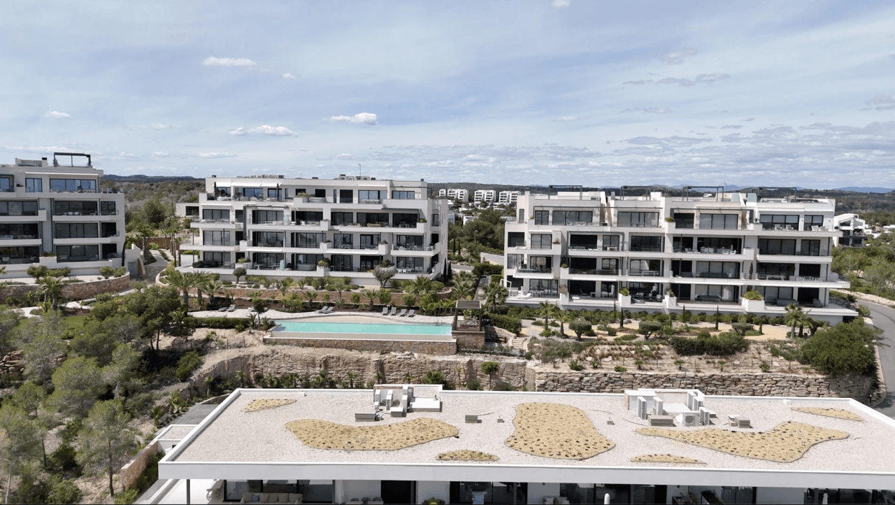 2 bedrooms & 3 bathrooms, very spacious & light apartment, luxury open-plan kitchen, huge balcony with stunning views, beautiful communal areas, and swimming pool in the contemporary garden.Underground parking and storage are included, rental license.