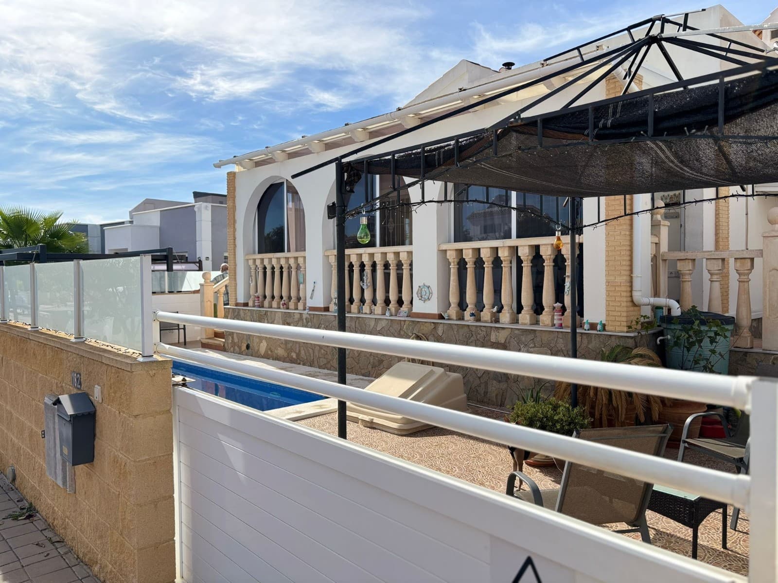 Discover this beautiful detached villa in a quiet residential area of Sierra Golf (Avileses), ideal for both permanent residence and a holiday home. With a built area of 152 m², this property combines space, natural light, and functional design.

 Layout and interior spaces

 The house has a total of three double bedrooms, all with fitted wardrobes, for a comfortable and well-organized living environment. The master bedroom has an en-suite bathroom and direct access to the terrace.

 There are 3 complete bathrooms, elegantly finished with high-quality materials.

 The living area is located on one floor and consists of 2 bedrooms, 2 bathrooms, a living room and a separate kitchen.

 The separate kitchen, fully equipped with modern appliances, offers a practical and inviting workspace, perfect for culinary enthusiasts. The living/dining room is spacious and bright, with a wood-burning stove that adds warmth and a cozy atmosphere during the winter months.

 Then you can go to the basement, which has its own entrance, where you will find a spacious storage room, as well as another apartment with its own living room, kitchen, bedroom and bathroom.

 Outdoor spaces and recreation

 The exterior is one of the main attractions of this home. Enjoy a spacious, carefully landscaped private garden with green areas and ideal spots for relaxation. At the center is a private pool, perfect for cooling off in the summer, surrounded by ample space for sun loungers and an outdoor dining area.

 The covered veranda invites you to enjoy family dinners or quiet evenings, while the roof terrace offers unobstructed views and complete privacy. The property also includes on-site parking.

 Facilities and comfort

 The house is delivered furnished and equipped with air conditioning, fans, a wood-burning stove, appliances, and everything you need to move in immediately. Its excellent west-facing location guarantees natural light throughout the day.

 Prime location

 Located in a quiet but easily accessible area:

 25 minutes from the beaches of the Mar Menor 25 minutes from the airport 12 minutes from recreation areas, restaurants and shops 8 minutes from prestigious golf courses

 A charming, functional villa with character, combining modern comfort with Mediterranean style. Perfect for those looking for a home where they can enjoy the sun, tranquility, and lifestyle of southeastern Spain.