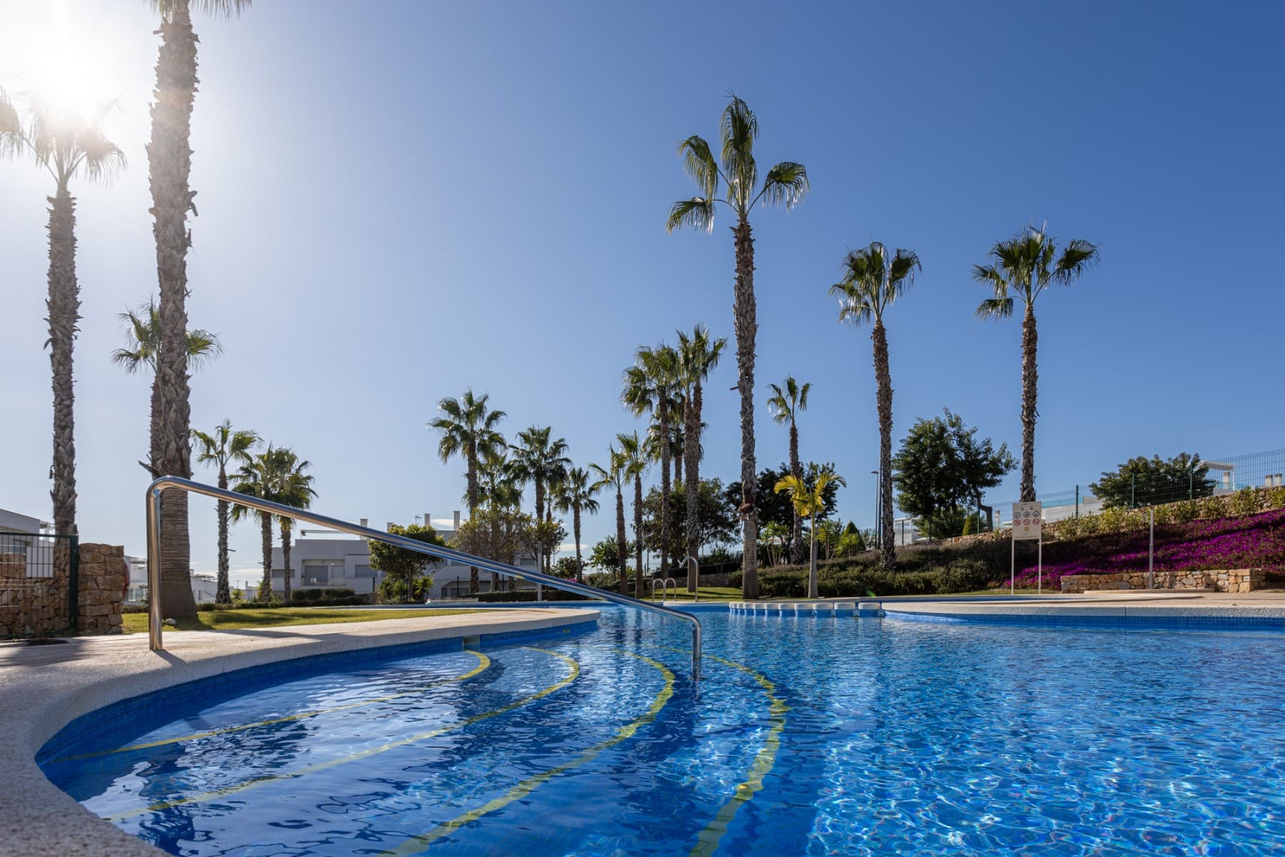 Discover this stunning penthouse located in one of 

the most sought-after residences of Vistabella Golf. With its unique 

location and many advantages, this apartment offers the perfect setting 

to enjoy the sun, tranquility, and comfort.

* Key Features :





3 spacious bedrooms and 2 modern bathrooms, ideal for hosting family and friends.



Large solarium: Enjoy the sun all year round in your private outdoor space.



Prime location: Corner unit with a south-facing orientation and unobstructed views.



View and direct access to the pool: An oasis just steps away.



Bright and cross-ventilated: The apartment benefits from abundant natural light through large windows.



Open-plan kitchen: Modern design, seamlessly integrated into the living area for a more social space.



Front and rear terraces: Perfect for enjoying different moments of the day.



Gated and secure residence: Ensuring peace of mind and tranquility.























An exceptional property, perfect as a primary residence, 

second home, or rental investment, in an exclusive and desirable 

location.

📞 Contact us today for more information or to arrange a viewing!