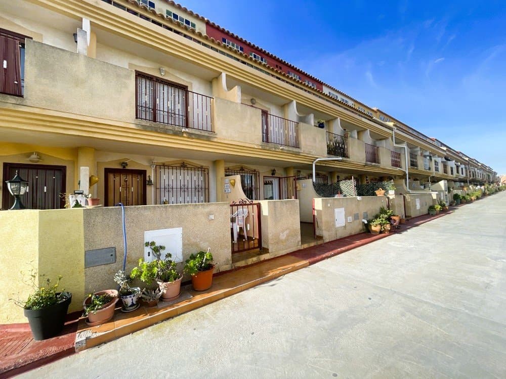 We present this townhouse located in Orihuela Costa, in a highly convenient area, just 5 minutes by car from Zenia Boulevard shopping centre and approximately 20 minutes’ walk from a wide selection of bars, restaurants, shops and the beach.The property is arranged over three levels and forms part of a residential community with excellent communal facilities, including an outdoor swimming pool for the summer months and a heated indoor pool for year-round use.The townhouse offers great potential, although it requires a full renovation, making it an ideal opportunity for buyers looking to create a home tailored to their own taste.On the main level, there is a charming terrace, perfect for outdoor dining and enjoying the peaceful surroundings. Inside, the property features a living-dining room, a separate kitchen, and a patio area with a bathroom.The second floor comprises two bedrooms and a fully fitted bathroom with double washbasins.On the top floor, there is a third bedroom with an en-suite bathroom and access to a private terrace with sea views.The property does not include a private parking space.A property with excellent potential, suitable as a permanent residence, holiday home or investment.Contact us to explore the possibilities this property has to offer.