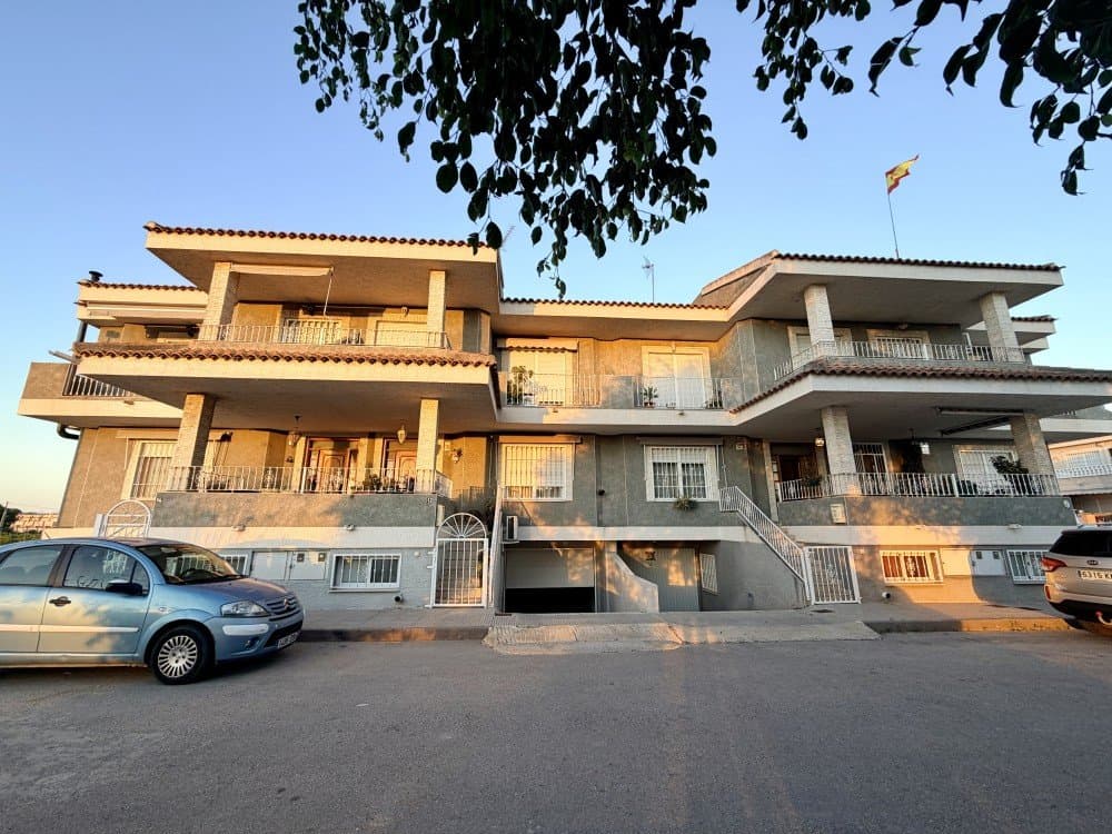 This exclusive terraced triplex, located in the peaceful area of Los Palacios in Formentera del Segura, offers a perfect combination of space, comfort, and strategic location.The property boasts 240 m² of built area, distributed over three floors, and stands out for its excellent condition and practical layout. It features 3 spacious bedrooms and 3 fully fitted bathrooms, making it ideal both as a permanent residence or an investment opportunity.The home is equipped with air conditioning throughout, ensuring year-round comfort. The large, bright kitchen provides an ideal space for everyday living. Additionally, the property includes a covered terrace, two balconies, and a stunning private solarium, offering beautiful views of the Sierra de Callosa and the surrounding area of Orihuela.One of the key highlights of this property is its private garage with space for up to 3 cars, which also includes a comfortable lounge area with sofas, perfect for relaxing or entertaining.Situated in a quiet residential area, the property is just a 1-minute walk from supermarkets and 4 minutes from bars, restaurants, and shops, offering excellent convenience without the need for a car.In terms of location, it is only a 10-minute drive from the beaches of Guardamar del Segura, renowned for their fine sand and natural surroundings, and approximately 30 minutes from Alicante-Elche Miguel Hernández Airport, providing easy national and international connections.Formentera del Segura is a charming town in the Vega Baja region, highly valued for its peaceful atmosphere, proximity to the coast, and authentic Spanish character. It offers a perfect balance between relaxed living and access to all essential services, with excellent connections to tourist areas, 5-minute drive from La Marquesa golf course, and natural landscapes.It is undoubtedly the perfect place to live!!