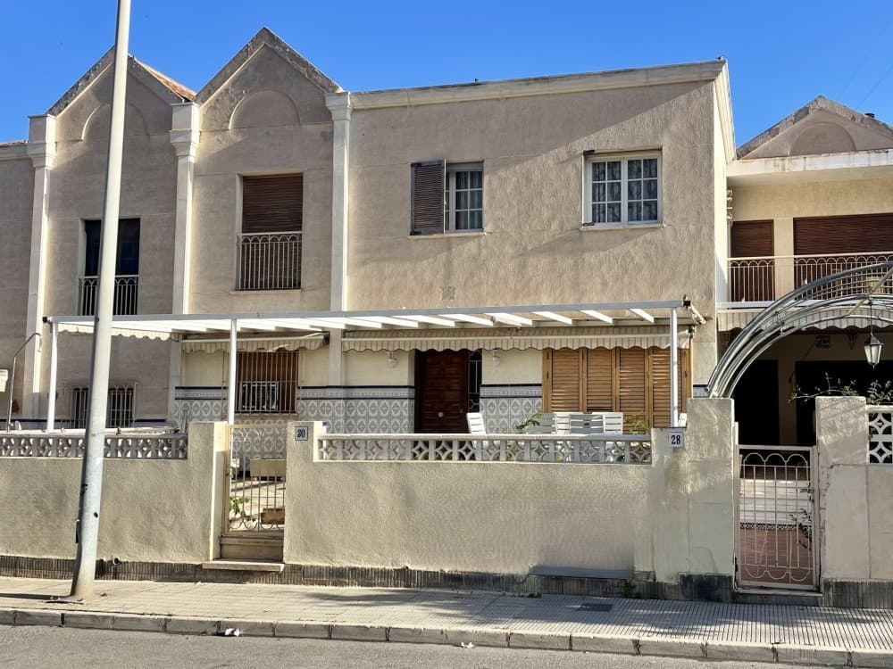 We are delighted to present this spacious and bright duplex property in Santa Pola, ideal both as a permanent residence or a holiday home by the sea.The property offers approximately 110 m² of usable space and 155 m² built, complemented by a fantastic 45 m² terrace/garden with awning, perfect for enjoying the Mediterranean climate all year round. The outdoor area also features a barbecue space, making it ideal for entertaining family and friends.On the ground floor, there is a generous and bright living-dining room with a fireplace, providing direct access to the outdoor terrace and creating a seamless connection between indoor and outdoor living. This floor also includes an independent kitchen, one bedroom, utility area, storage room and a guest toilet, offering a practical and well-balanced layout.The first floor comprises four bedrooms and a full bathroom, all benefiting from excellent natural light, enhancing the overall sense of comfort throughout the home.The property is in good condition and ready to move into, and features air conditioning, fitted wardrobes and a north-facing orientation, ensuring a pleasant indoor temperature during the warmer months.Its location is one of its key highlights: just 150 metres from the beach, next to the popular Santiago Bernabéu promenade, one of the most sought-after areas in Santa Pola. Within only 50 metres, you will find all essential amenities, including a shopping centre, cinemas and supermarkets, and it is just a 10-minute drive from the town centre, where you can enjoy its historic castle and marina/fishing port.Santa Pola is a charming coastal town in the province of Alicante, with around 40,000 residents. It is well known for its welcoming atmosphere, extensive coastline and over 10 kilometres of seafront promenade, lined with restaurants and leisure areas. The island of Tabarca is only a 10-minute boat trip away, offering crystal-clear waters and a unique natural environment.A fantastic opportunity to acquire a well-located, spacious property and enjoy the Mediterranean lifestyle to the fullest!!