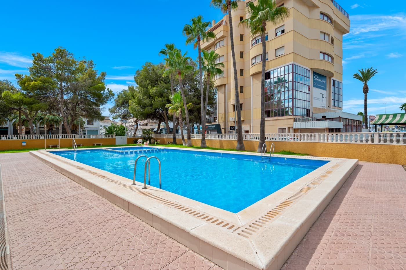 

Duplex Penthouse with Sea Views in Punta Prima, Alicante  

Discover this stunning south-facing duplex penthouse apartment ideally located on the beach side of Punta Prima, just 700 meters from the sea.

 

The property is set within a well-maintained community with lift access and a large swimming pool, perfect for enjoying the Mediterranean lifestyle.

 

Inside, the apartment is thoughtfully designed across two levels:

 

Lower level: Comfortable bedrooms and a full bathroom, ensuring privacy and restful nights.

 Upper level: A bright open-plan living space with a modern kitchen and another bathroom. From here, step out onto a sunny terrace with breathtaking sea views, ideal for outdoor dining and relaxation.

 

This penthouse comes fully furnished and includes a private parking space for convenience.

 

Location Highlights:

 

Walking distance to supermarkets, shops, cafés, and restaurants

 700m to the beach

 Excellent transport links to Alicante city and airport

 

Whether you are looking for a holiday retreat, a rental investment, or a year-round home, this property offers the perfect combination of comfort, location, and lifestyle.

 

 

