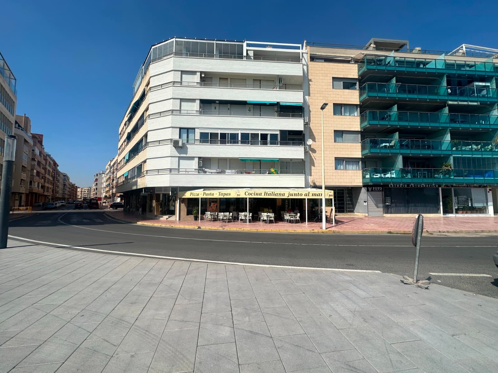 This renovated 2-bedroom, 1-bathroom apartment is perfectly located on the first line of Los Locos Beach in Torrevieja. Situated on the second floor of a well-maintained building with a lift and community pool, it offers comfort, style, and convenience.

The home features a bright open-plan layout, a welcoming living area, and a balcony with lateral sea views—ideal for enjoying the Mediterranean breeze. It comes fully furnished, ready to move into or use as a holiday home.

With beautiful beaches, shops, restaurants, and all amenities within walking distance, this property combines the best of seaside living and urban convenience.

✔️ 2 Bedrooms, 1 Bathroom

✔️ Renovated & Fully Furnished

✔️ Balcony with Sea Views

✔️ Lift & Community Pool

✔️ Prime Location by Los Locos Beach