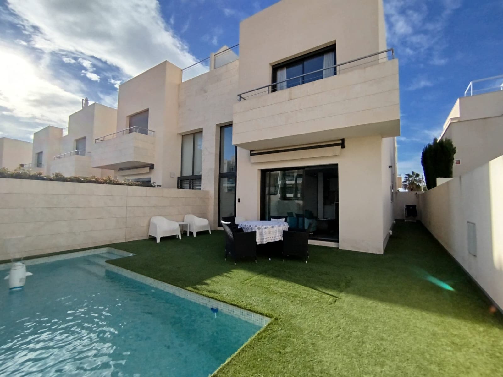 This modern 3-bedroom, 2-bathroom semi-detached villa, built in 2017, offers a perfect blend of comfort and style. Located in a tranquil neighborhood with easy access to local amenities, the villa provides stunning sea views, enhancing its appeal. 

The spacious open-plan living area features contemporary finishes, creating a bright and inviting atmosphere. The fully equipped kitchen is designed for both functionality and aesthetics, making it perfect for home-cooking and entertaining.

The villa includes three well-sized bedrooms and is being sold fully furnished, with high-quality furniture that complements the villa’s sleek and sophisticated design.

For convenience, the home also features an underground parking space, ensuring secure parking for residents. The location, close to the La Zenia Boulevard commercial center, shops, restaurants, and other essential services, makes this villa an ideal choice for those seeking a peaceful yet well-connected living experience.