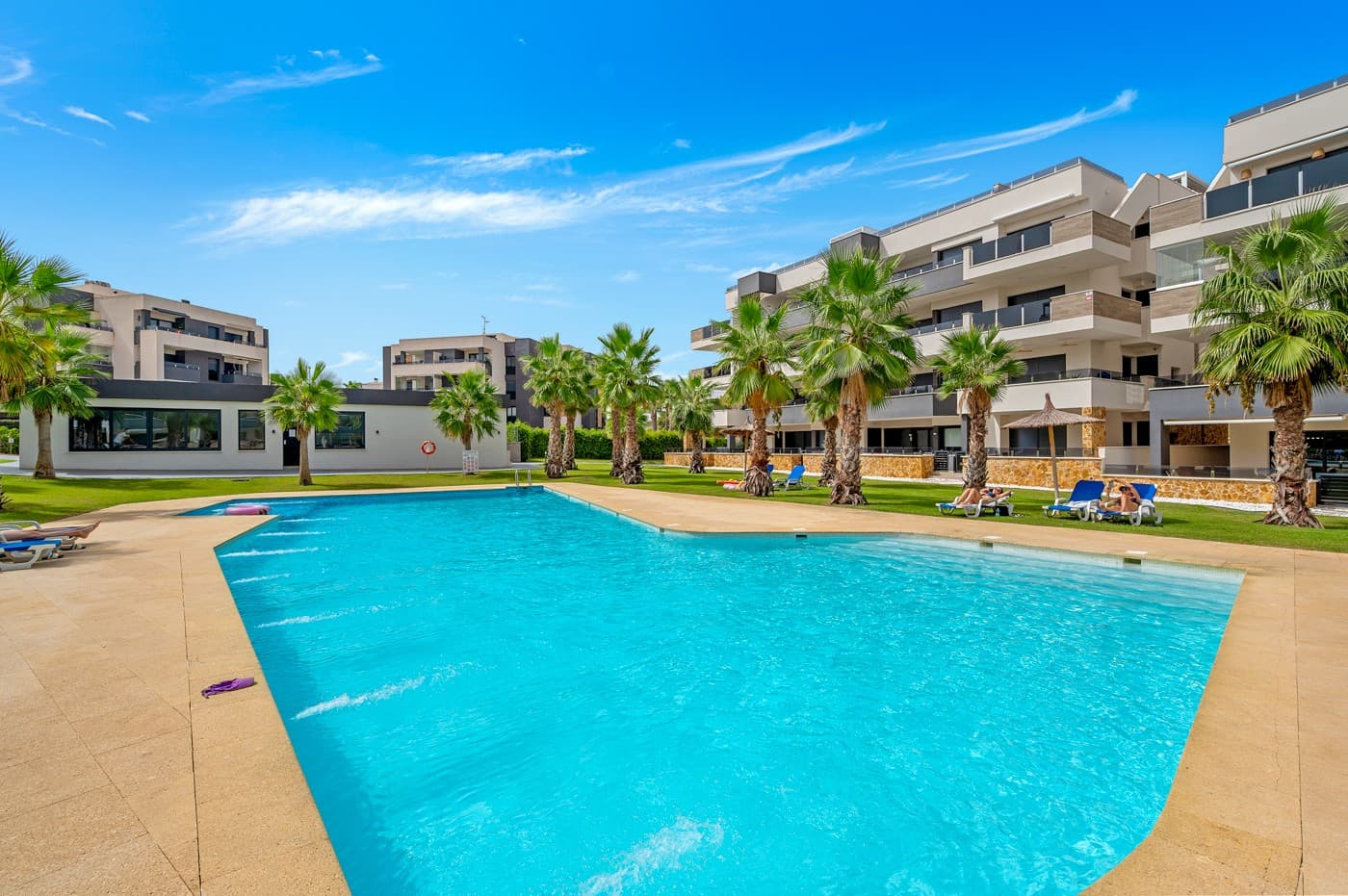 In the sought-after area of Los Altos you’ll find this stylish and furnished penthouse apartment, located in the brand-new Amanecer X residence. With its private roof terrace and sunny balcony, it’s the perfect place to enjoy the Mediterranean lifestyle.

The property offers 2 bedrooms and 2 bathrooms, spread over nearly 71 m² of well-designed living space. 

A bright open-plan living area seamlessly connects the modern kitchen with the 21 m² balcony, ideal for morning coffee or dining outdoors. On top of that, the large 80 m² solarium provides plenty of space to sunbathe, entertain guests, or simply unwind in privacy. With two pergolas and side panels, you’ll have the perfect mix of sun and shade in every season.

The apartment comes furnished, including tasteful furniture and practical extras, so you can move in straight away.

=> Please note: the outdoor kitchen and terrace furniture shown are not included in the sales price. These can be purchased separately as optional extras.

As a resident of Amanecer X, you’ll also benefit from top-class communal facilities such as a swimming pool, gym, and sauna – all designed to make your stay relaxing and enjoyable.

With its prime location close to beaches, shops, and restaurants, this property combines convenience, comfort, and a modern lifestyle on the Costa Blanca.