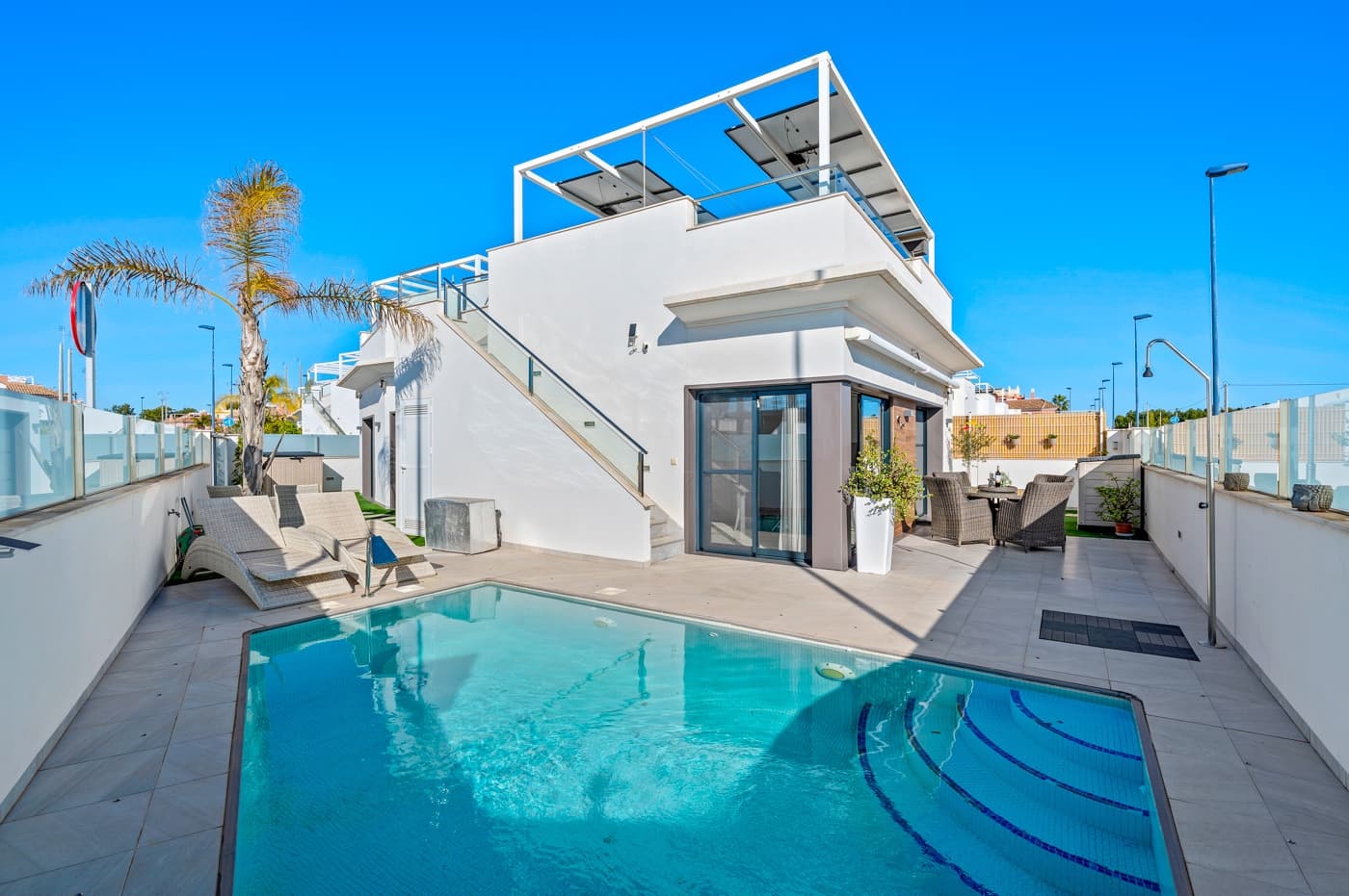 Are you looking for a fully detached property offering peace and privacy, yet located close to all amenities? Then this home is definitely worth a visit.This fully detached villa features three spacious bedrooms and two bathrooms. The property is sold fully equipped, including kitchenware and decorative items, allowing you to move in or start renting immediately. It is fitted with all modern comforts.Entering the plot through the gate, you are led to the front door. Inside, you are welcomed into a bright open-plan living area with a modern open kitchen. Large windows provide an abundance of natural light. Should you wish to limit the sunlight, the property is equipped with electric shutters on all windows. Or simply open the sun awning.Via the hallway, you access the three bedrooms and the guest bathroom. The master bedroom benefits from an en-suite bathroom, offering additional comfort and privacy.The current owners have recently renewed the air conditioning system and installed solar panels on the pergola of the solarium. Additionally, the property boasts a spacious heated swimming pool and private off-road parking.The villa is located on the edge of the charming village of Roda, close to Roda Golf. The beaches of the Mar Menor are just 3 kilometres away. Within walking distance, you will find various restaurants, a supermarket, a hairdresser and other amenities. The lively strip of Los Alcázares, with its numerous bars and restaurants, is only 2 kilometres away. Los Alcázares is a vibrant town throughout the year. Thanks to the nearby AP-7 motorway, the popular Orihuela Costa and La Zenia Boulevard shopping centre can be reached in just 15 minutes.Interested in this property? Contact us today before this unique opportunity is gone.