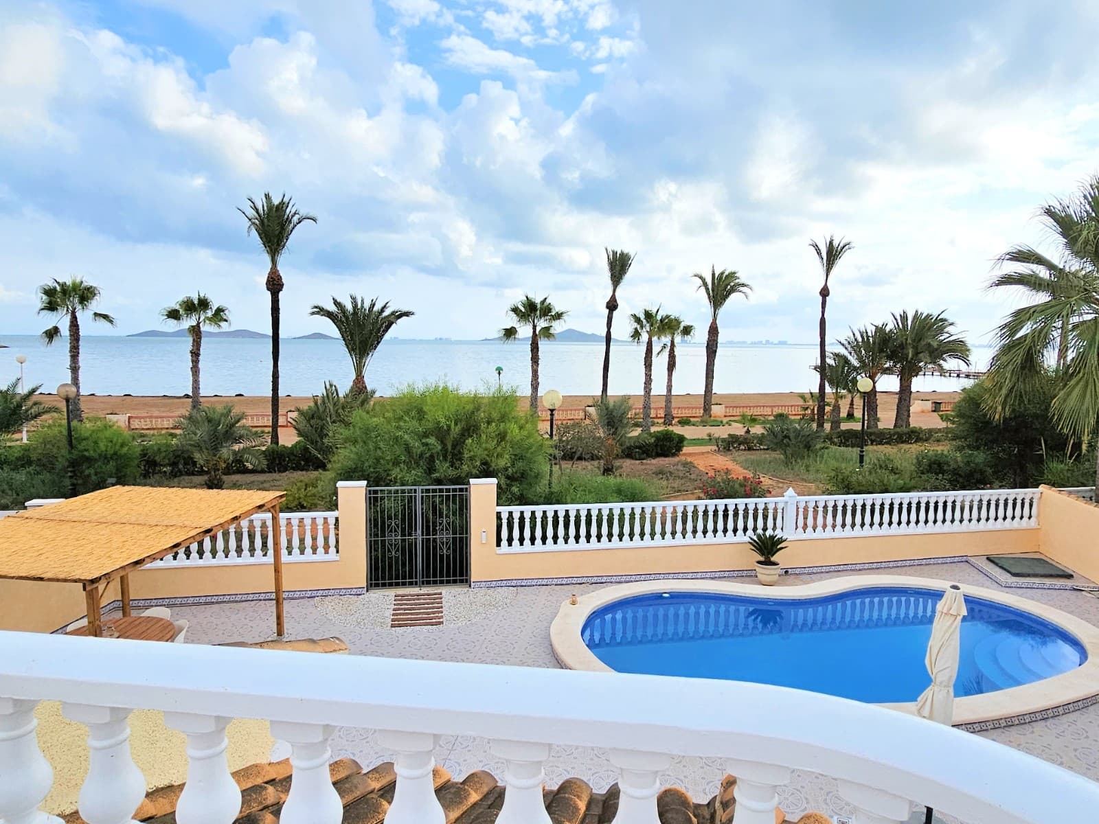This extraordinary villa is located in the cosy neighbourhood of "Estrella de Mar", a quiet area among greenery right on the beach of the Mar Menor!

Estrella de Mar is a Spanish village with a cosy atmosphere and equipped with local bars, restaurants, shop and all your daily needs. With its exceptional location, you'll have a wonderful holiday feeling here yet you're quickly in various sights, big cities, lots of culture, golf courses, shopping centres and so much more.

Mar Menor is a real attraction with its beautiful promenades, beaches, ports, water sports, etc.. It is a piece of Mediterranean Sea closed off from the rest, which ensures that the sea water is always a little warmer and calmer. 

 



The property itself has direct access to a green promenade and the beach! 

This fantastic feature is not the only reason why this property is a real godsend. Indeed, the property is fully detached and features a beautiful garden with private pool, terraces and many cosy places to enjoy the climate.

On the ground floor of this renovated property you have a large living/lounge area with open kitchen, 2 double bedrooms, a family bathroom and the master bedroom with ensuite bathroom. 

An external staircase leads to the solarium with breathtaking views and you will also find the 4th bedroom with en-suite bathroom and private kitchenette. 

 

As a new owner of this property, you will also have access to the urbanisation which features a bar/restaurant, tennis court, swimming pool, basketball court, playground and mini-golf.

 

On top of all the previously mentioned benefits, this property also enjoys numerous extras such as; new air conditioners (hot/cold), fully renovated, parking space, built-in wardrobes, lots of storage space (inside and outside), separate closet for washer and dryer, recently repainted (inside and outside), shutters and alarm.

The swimming pool has been completely re-occupied and fitted with a new pump and filter system.

There is possibility of holiday rental and is currently rented until the end of September (this is negotiable, if you are the new owner and do not wish to do so).

 



Don't let this opportunity pass you by and contact us soon to visit this beautiful beach house under the Spanish sun!



Suma: 500 euros/year

Community fees: 1,000 euros/year
