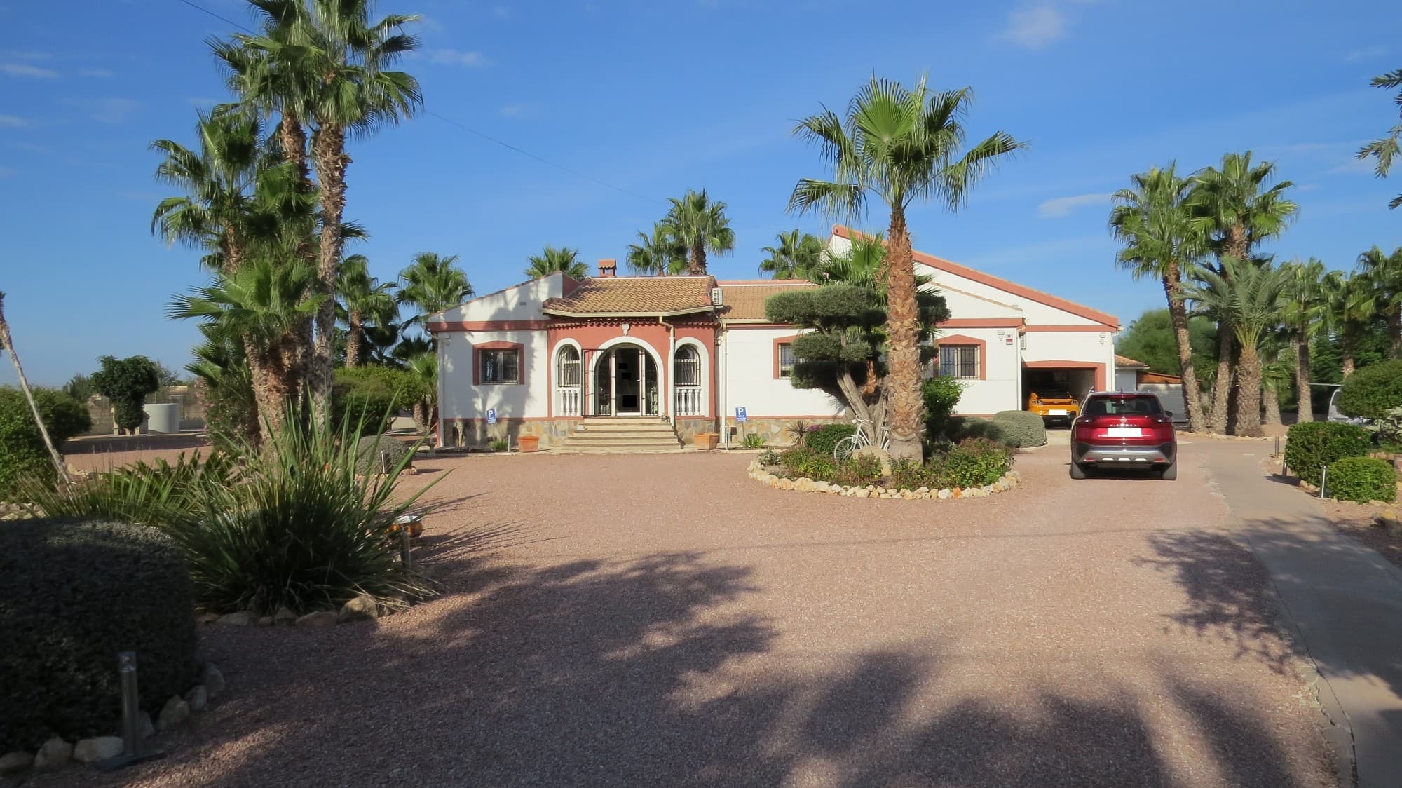 This extraordinary property is located in the campo of Daja Vieja, a quiet location amidst the greenery. But not too close to several nice towns, which offer everything you need for your daily needs! Indeed, in the immediate vicinity you will find Rojales/Ciudad Quesada, a bustling centre with numerous catering establishments, shops, speciality shops, etc..

Also golf courses, Alicante airport, La Zenia Boulevard shopping centre and of course several of the Costa Blanca South's beautiful sandy beaches can be reached quickly with a short drive.



Upon entering this very large plot (6,787m²), you are welcomed by a beautifully maintained garden with walkways, flowers, flower beds, palm trees and fruit trees. Central to the plot is the spacious renovated villa/finca in excellent condition. Behind the house you will find a large gravel plain with palm trees and the solar panels (28 panels of 320 watts, 16 panels of 410 watts with 2 batteries of 5 kilowatt storage).

Beyond that, you will find 3 more garages on the plot, separate from the house itself, these are currently in use as workspace and storage.

No lack of space in this property; with its large living/living room with open kitchen, 3 bedrooms, 3 bathrooms, a very large veranda and a 4th garage on the ground floor.

Through the rear terrace is an external staircase leading to the spacious solarium with beautiful views over the surrounding area and where you will find a 4th bedroom and 4th bathroom.

Upon exiting the property at the rear, your attention is immediately drawn to a unique garden with cosy seating areas, an exclusive 5x10m swimming pool with waterfall, outdoor shower and a pool house with kitchen.



This particular property also enjoys numerous extras that ensure it is a true oasis of tranquillity and luxury.

Extras; COMPLETELY REMOVED (inside and outside), high-efficiency windows with electric shutters and fly screens, air conditioning (hot/cold), central heating, pellet stove, heat pump boiler, video intercom, built-in wardrobes, alarm, heated swimming pool with electric shutter, solar panels, irrigation system for the gardens, plenty of storage space and in a perfectly maintained condition!



Don't miss this outdoor opportunity and book a visit soon for this fantastic home!



Suma: €501/year.