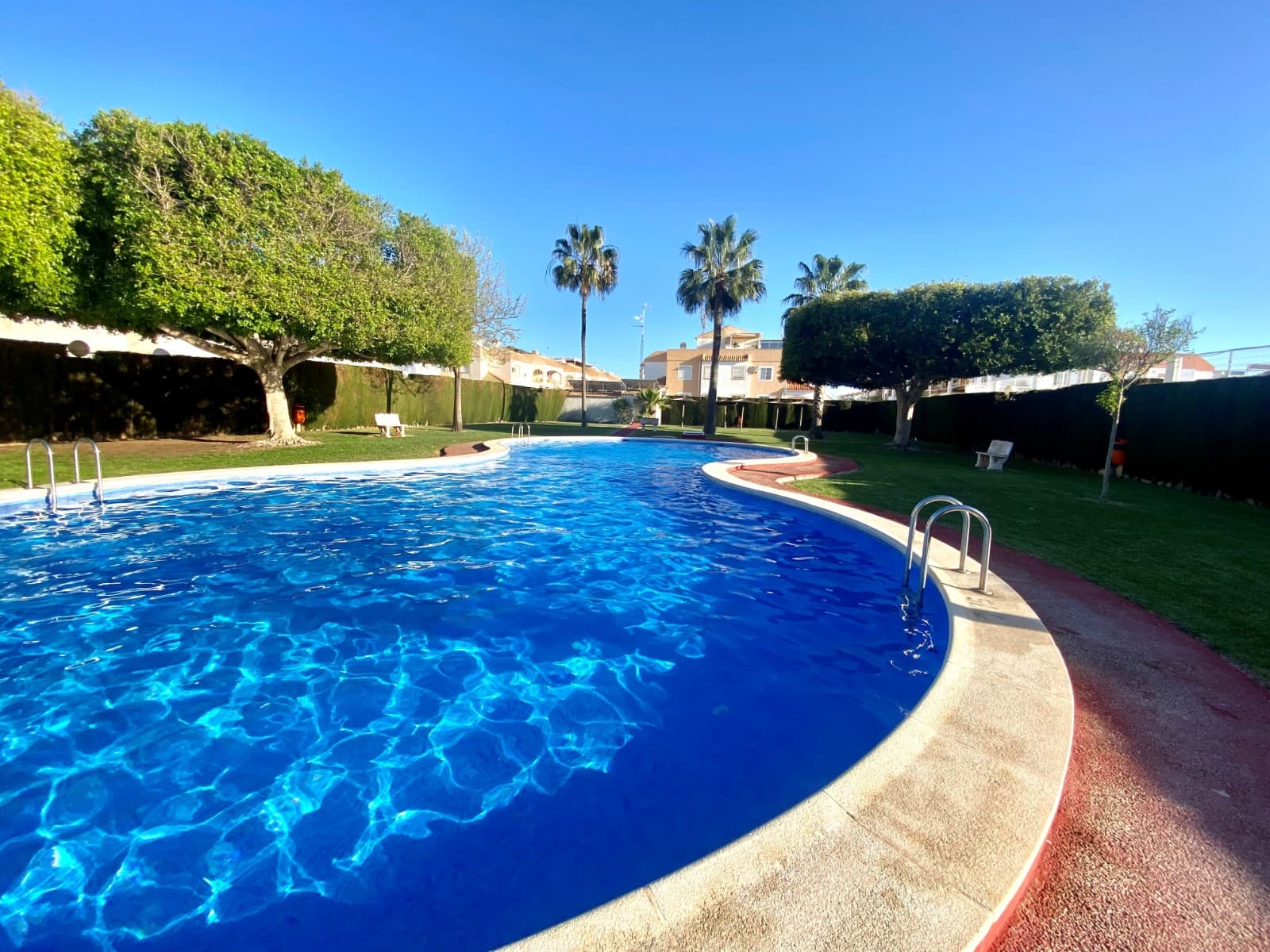 Discover this sunny apartment located in the quiet neighbourhood of El Limonar in Torrevieja. This property is perfect for those looking for comfort, privacy and a pleasant living environment on the Costa Blanca.



The flat has two spacious bedrooms, a modern bathroom and an open-plan kitchen that connects directly to the cosy living and dining room. Thanks to the open layout and large windows, you can enjoy plenty of natural light here.

One of the biggest assets of this property is the spacious private solarium. Here you can enjoy the sun in peace, barbecue, relax with family and friends or simply unwind with views of the surrounding area.

The property is part of a gated community, which provides extra security and privacy. Within the complex there is a communal swimming pool, ideal for cooling off on hot days.

This property is ideal as a permanent residence or holiday apartment. Located a short distance from shops, bars, restaurants and various amenities. The beautiful sandy beaches and the centre of Torrevieja are also not far away.



Don't miss this opportunity and schedule a viewing today!



Suma: 127 euro/year

Community fees: 224 euro/year