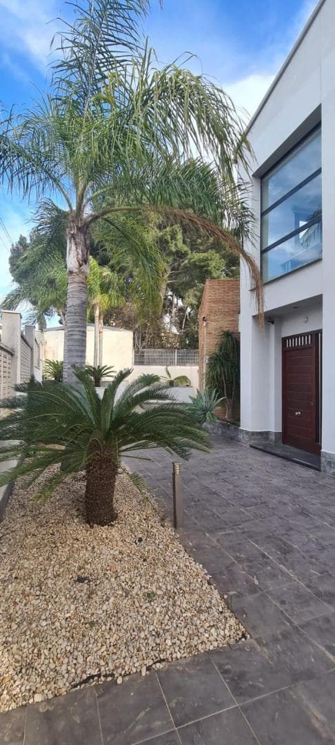 Introducing the magnificent villa just 700 meters from the sea in the city of Calpe - a popular tourist destination on the coast of Alicante.Calpe is a picturesque area, a popular seaside resort located on the Mediterranean coast, in the southeast of Spain and in the very center of the Costa Blanca coast. The climate, views, and 13-kilometer coastline with coves and beaches will not leave you indifferent.The villa, with a total area of 250 sq. m., includes four bedrooms, five bathrooms, a living room, an open kitchen, a spacious dining room, a huge terrace. On a plot of 800 sq. m., there is a swimming pool with several relaxation areas and a barbecue area.The price includes: furniture throughout the house, fully equipped bathrooms, furnished kitchen with appliances, air conditioning, alarm system, security door, built-in wardrobes.Online reservation is possible, as well as purchasing on credit from a bank at 3-4.5% per annum.Buying property in Spain, you can obtain a residence permit. Our company helps to obtain any type of residence permit.