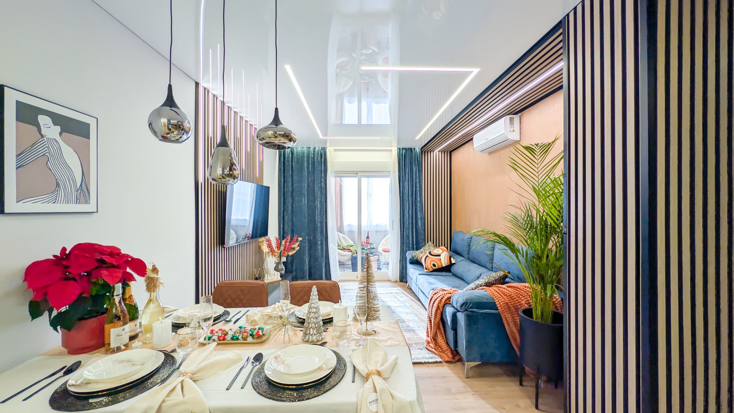 Продается квартира после капитального ремонта в двух шагах от парка Наций и в 500 метрах от пляжа. Квартира в закрытом жилом комплексе с бассейном в городе Торревьеха.Апартаменты, общей площадью 64 кв.м, имеют гостиную, полу-отдельную кухню, 2 спальни, ванную комнату и застекленную террасу. В квартире сделан капитальный дизайнерский ремонт, после ремонта еще никто не жил. В апартаментах поменяны сантехника, проводка, полы, стены, натяжные потолки и т.д. В квартире установлен кондиционер. В стоимость включена новая мебель и бытовая техника. Прекрасная квартира для собственного проживания, расположенная в пешей доступности к барам, ресторанам, супермаркетам и центральной площади города Торревьеха. К пляжу всего 500 метров. Квартира входит в состав закрытого жилого комплекса с бассейном.Торревьеха – популярный испанский курортный город и муниципалитет в провинции Аликанте в южной части побережья Коста Бланка. Город считается третьим по величине в провинции после Аликанте и Эльче. Курорт популярен из-за благоприятного средиземноморского климата, шикарных песчаных пляжей и множества соленых озер-лагун вокруг.Данный объект можно забронировать онлайн, а также приобрести в кредит от банка под 3-6 % годовых.