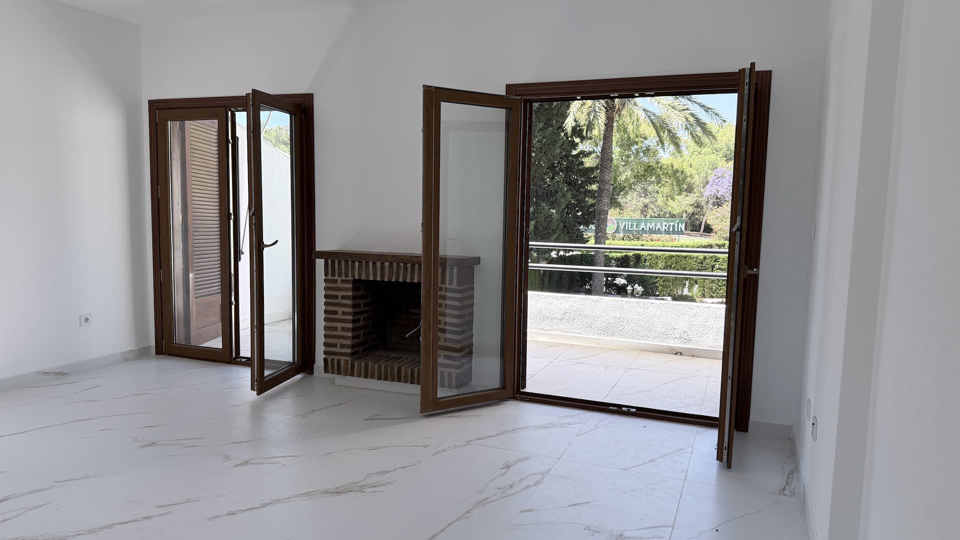 For sale, renovated apartment on the secondary market, completely renovated in 2025. With a comfortable interior surface, this home offers well-distributed and functional spaces that adapt to the needs of today&039;s life. The apartment, built in 1983, has been carefully updated, using high quality materials and contemporary details.It has two bright bedrooms, perfect for rest and privacy, as well as an elegant and renovated bathroom, equipped with modern accessories. The living room is spacious and integrates perfectly with the dining area, creating a pleasant atmosphere to receive guests or enjoy with the family. South-facing windows allow in abundant natural light throughout the day, providing a warm and welcoming environment.This ready-to-move apartment combines the comfort of a solid construction with the advantages of a modern design. It is an excellent opportunity for those looking for a home ready to occupy, without the need for additional renovations. More information and viewings available through Advisor Estate.Community fee: 265 Euro / per QuarterSUMA / IBI: 140 Euro