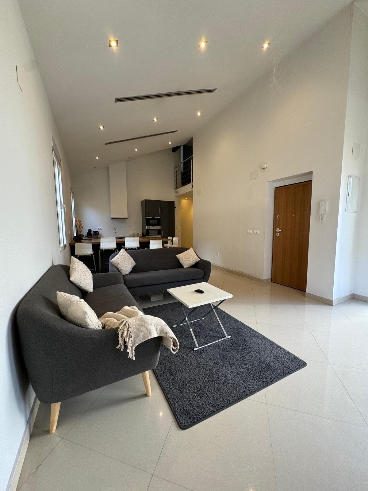 Bedrooms: 4, Bathrooms: 2, Apartment in Alicante, Alicante, Spain