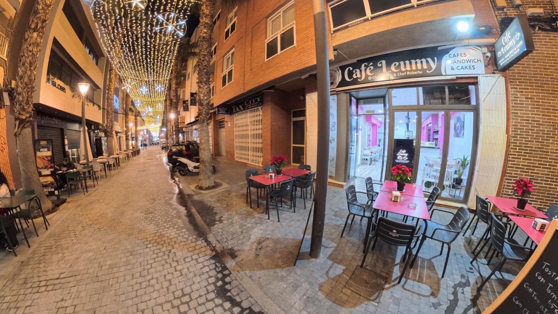 An excellent low-investment business opportunity, ideal for entrepreneurs or small investors, offering a fully equipped and operational café, located just steps from the seaside promenade and the theatre, in an area with constant pedestrian traffic year-round. Café Leumy is a modern, welcoming and functional venue, currently operating and ready to continue business immediately, with no major additional investment required. 📍 Location & key advantages: ✔️ Central location, close to the promenade ✔️ Near theatre, cultural and tourist areas ✔️ Constant pedestrian flow ✔️ Street-level access with good visibility ✔️ Outdoor terrace, ideal for daily turnover ☕ Layout & spaces: Bright indoor seating area with a modern atmosphere Well-organized bar area Functional kitchen, suitable for coffee, breakfasts, pastries, snacks and brunch Storage / preparation area Restrooms in good condition Efficient layout, ideal for operation with minimal staff 🔧 Equipment included: Fully equipped bar Refrigerated display units Oven and basic kitchen equipment Commercial refrigerators Indoor and outdoor furniture included All installations operational 🪑 Condition & concept: Property in very good condition, clean and well maintained Neutral, modern décor Easily adaptable concept: coffee shop bakery brunch & coffee take-away café ice cream or pastry shop 👌 Ideal for: First-time business owners Family-run operations Self-employment projects Investors seeking fast return Small brands or local franchises 📄 Business transfer in accordance with Spanish legislation, including transfer of operating rights and continuation of the lease agreement. 📞 For further information, documentation and viewings, please contact us. A real opportunity under €18,000 in one of the most attractive areas of the city.