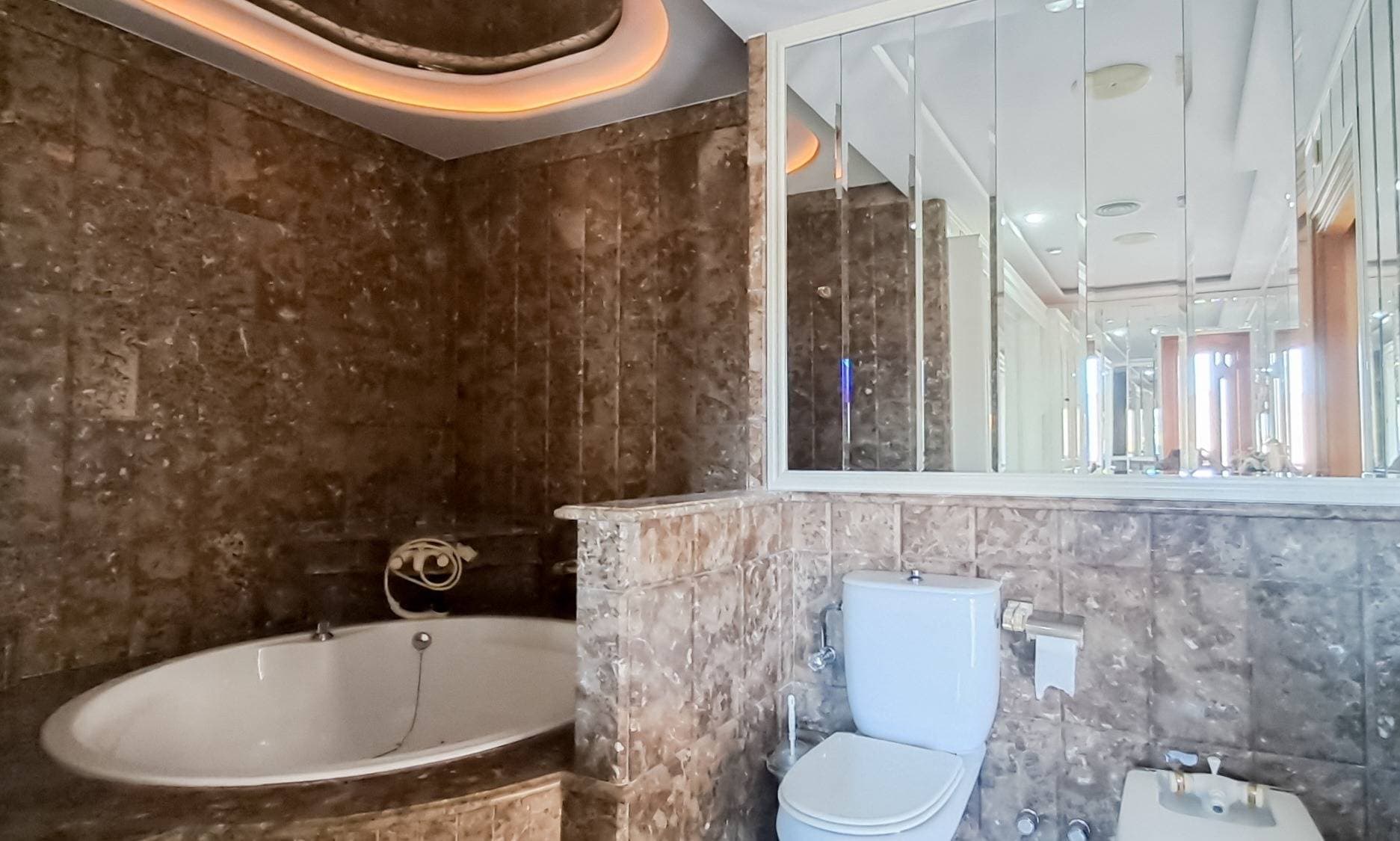 Discover this spectacular full first-floor apartment of 280 mÂ², located on the prestigious Avenida Emilio Castelar in San Pedro del Pinatar. This special property offers something very rare in today’s market: a large, elegant home with complete privacy and generous outdoor space, all in the heart of a town that retains its Spanish soul. Whether you're looking for a full-time residence or a spacious holiday home, this duplex penthouse offers unmatched potential in an unbeatable location. The property is rich in architectural character, featuring beautifully finished wooden window frames and elegant wooden glass doors throughout, bringing light, warmth, craftsmanship, and a touch of traditional charm to the home’s refined interior. This home stands out for its spaciousness, brightness, and elegance, featuring 6 bedrooms, 4 bathrooms, and unique outdoor spaces: Wrap-around balcony surrounding the entire floor Private interior patio Exclusive rooftop solarium The intricate ceiling, moldings, and door details are truly breathtakingâ€”something that photos simply cannot capture and can only be appreciated in person. Additionally, the impeccably maintained marble floors add a timeless sense of sophistication and quality that's hard to find in modern constructions. Located in one of the most sought-after areas of San Pedro del Pinatar, the property is just minutes from the Mar Menor, the Salinas Nature Reserve, and its charming promenade. Surrounded by restaurants, shops, and all essential services, this home offers both comfort and convenience in an unbeatable setting. A property with character, elegance, and exceptional value, perfect for those seeking space, exclusivity, and a superior quality of life. Book your private viewing today and experience its true charm firsthand!