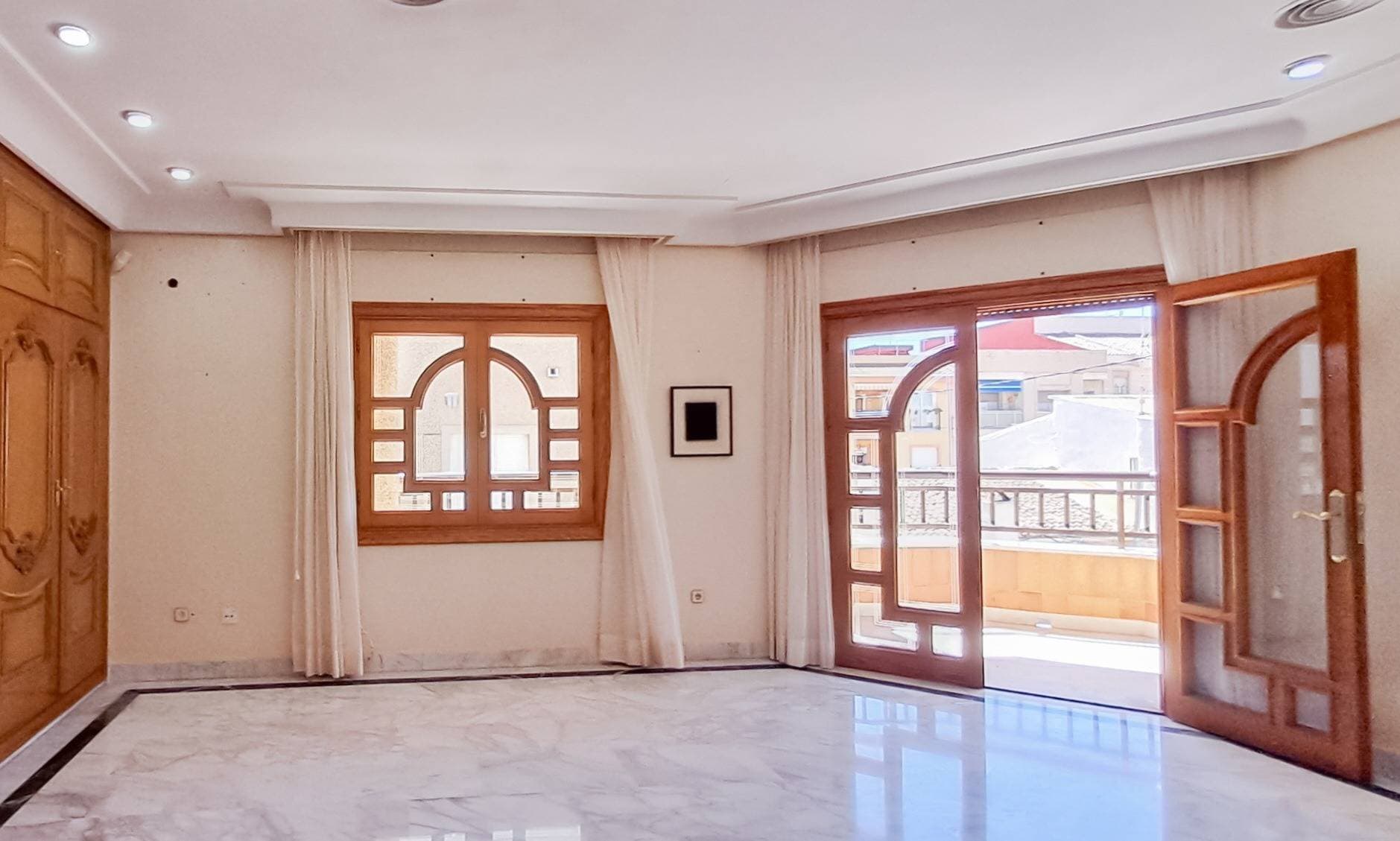 Discover this spectacular full first-floor apartment of 280 mÂ², located on the prestigious Avenida Emilio Castelar in San Pedro del Pinatar. This special property offers something very rare in today’s market: a large, elegant home with complete privacy and generous outdoor space, all in the heart of a town that retains its Spanish soul. Whether you're looking for a full-time residence or a spacious holiday home, this duplex penthouse offers unmatched potential in an unbeatable location. The property is rich in architectural character, featuring beautifully finished wooden window frames and elegant wooden glass doors throughout, bringing light, warmth, craftsmanship, and a touch of traditional charm to the home’s refined interior. This home stands out for its spaciousness, brightness, and elegance, featuring 6 bedrooms, 4 bathrooms, and unique outdoor spaces: Wrap-around balcony surrounding the entire floor Private interior patio Exclusive rooftop solarium The intricate ceiling, moldings, and door details are truly breathtakingâ€”something that photos simply cannot capture and can only be appreciated in person. Additionally, the impeccably maintained marble floors add a timeless sense of sophistication and quality that's hard to find in modern constructions. Located in one of the most sought-after areas of San Pedro del Pinatar, the property is just minutes from the Mar Menor, the Salinas Nature Reserve, and its charming promenade. Surrounded by restaurants, shops, and all essential services, this home offers both comfort and convenience in an unbeatable setting. A property with character, elegance, and exceptional value, perfect for those seeking space, exclusivity, and a superior quality of life. Book your private viewing today and experience its true charm firsthand!