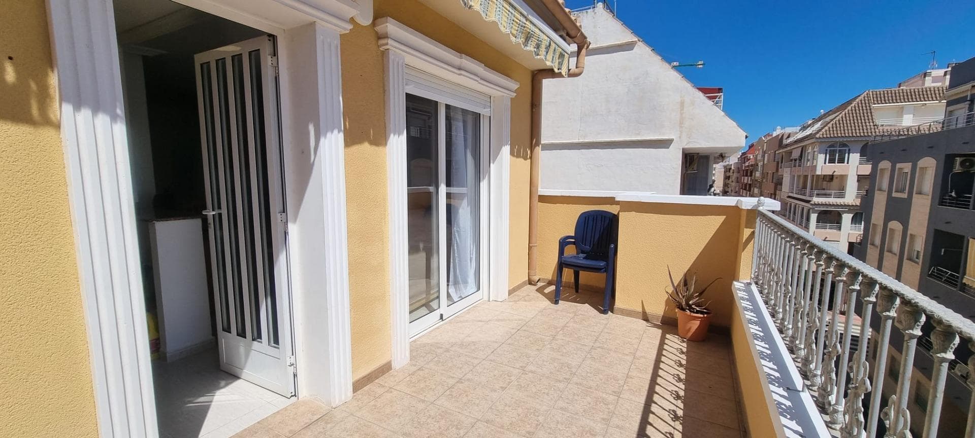 Bedrooms: 3, Bathrooms: 2, Apartment in Torrevieja, Alicante, Spain