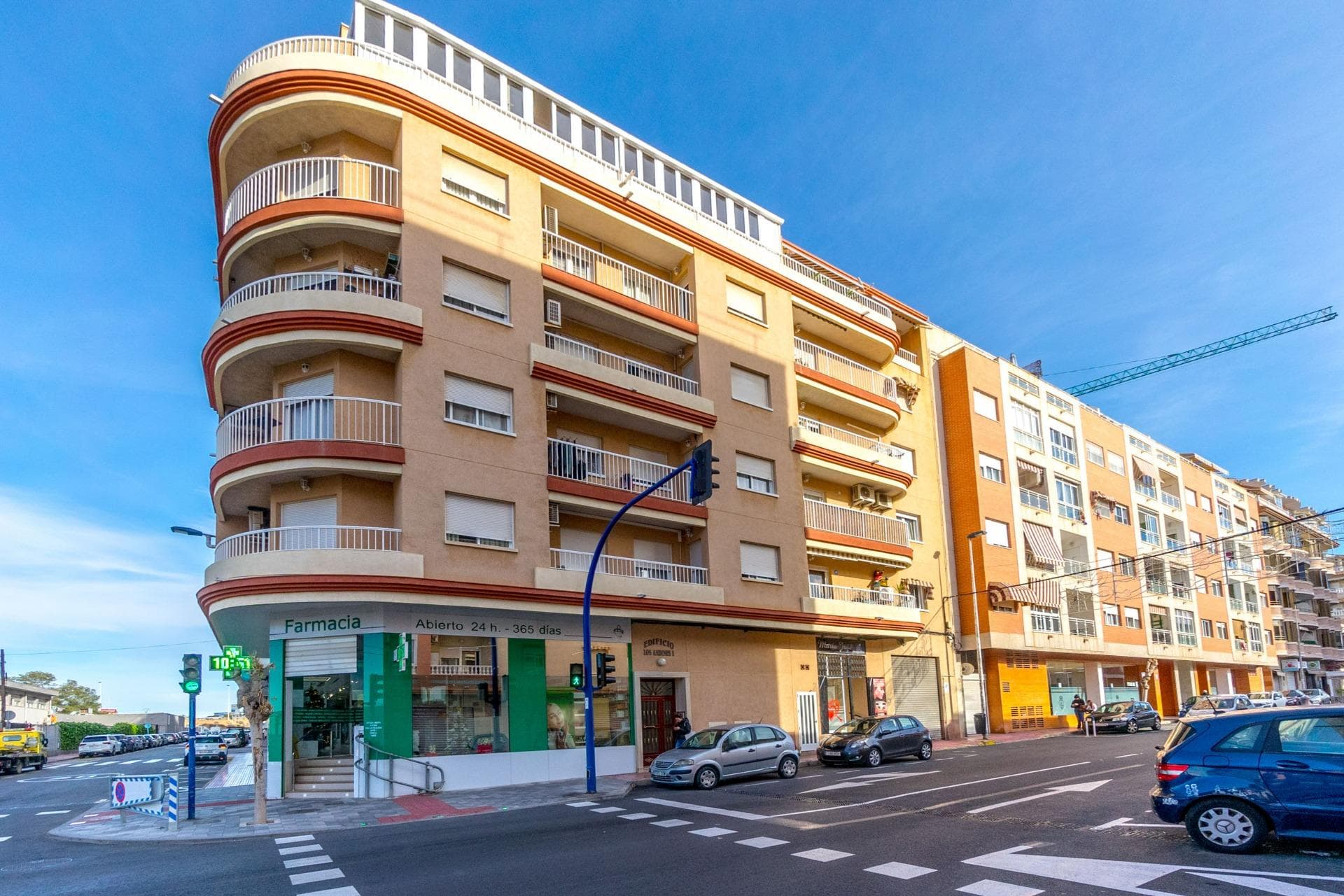 Discover this charming apartment located on the third floor of a modern building in the heart of Torrevieja, just a few steps from the Parc de l'Estació. This space offers a privileged location, ideal for those looking for comfort and a direct connection to the city's services and urban life. The flat has a cosy living/dining room, designed to enjoy moments with family or friends, and an independent equipped kitchen, which includes a practical laundry room annex for greater functionality. Its three spacious and bright bedrooms offer enough space for the whole family, with the master bedroom featuring an en-suite bathroom for privacy. There is also an additional bathroom that serves the other bedrooms. The balcony, accessible from the living room, is perfect for enjoying the pleasant Mediterranean climate and relaxing outdoors without leaving the house. The building, in excellent condition, is equipped with a lift, which guarantees accessibility and comfort for all residents. This property is an ideal option for those who value quality of life in the heart of the city, with all services at hand a quiet environment close to green areas. An opportunity you can't miss! VPO housing, requirements to buy: - Not being the owner of another dwelling - Use as a habitual residence - To be registered in the Valencian Community - Maximum income of 6.5 times the IPREM (income tax rate)