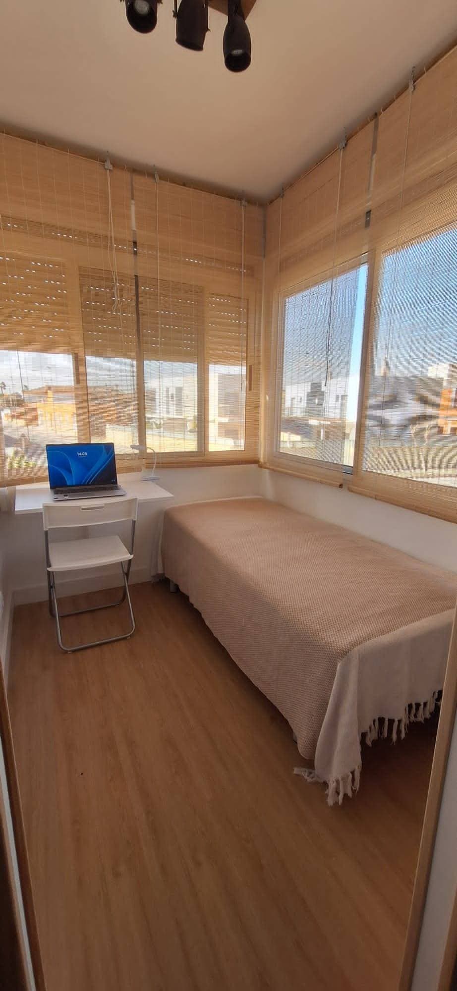 Discover this cozy apartment in San Pedro del Pinatar, located in the peaceful area of El Mojón - Las Salinas. With a surface area of 45 m², this home offers a comfortable and well-distributed space, ideal for those looking for a move-in-ready home or an excellent investment near the coast. It features two bedrooms, one double and one single, perfect for restful comfort. The bathroom has been renovated, along with the rest of the property, highlighting its modern equipped kitchen and warm wooden interior carpentry. Among its extras, you'll find: ✅ Air conditioning ✅ WiFi installation completed ✅ Windows with mosquito screens ✅ High-resistance laminate flooring ✅ Cold and hot air conditioning system ✅ High-efficiency electric water heater with double accumulator ✅ Headboard wall lamps with USB connection ✅ Ceiling fans in the main bedroom and living room ✅ Appliances included: washing machine, dishwasher, ceramic hob, extractor hood, refrigerator, 55" TV, and microwave. Its prime location offers a wide range of services and conveniences: supermarkets, schools, shopping centers, hospitals, children's areas, and parks. With excellent public transport connections and close proximity to the beach, this apartment is a unique opportunity to enjoy coastal living. 💰 Selling price: €100,000 💶 Community fees: €200/year If you're looking for a cozy, functional, and well-located home, don't miss this opportunity! 📞 Contact us for more information or to schedule a visit.