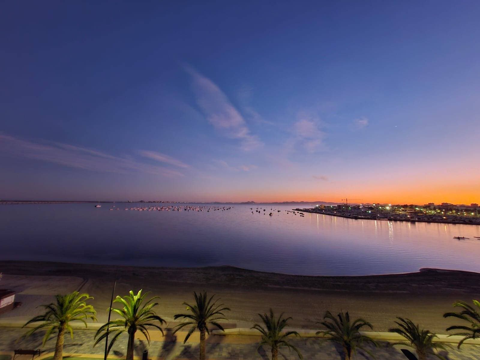 🏡 Apartamento en Primera Línea de Playa en Lo Pagán 🌊 📍 Ubicación privilegiada: A solo 20 metros de la playa, con espectaculares vistas al mar y rodeado de todos los servicios esenciales. ✨ Características del apartamento: ✔️ 3 habitaciones dobles – Espaciosas y luminosas. ✔️ 2 baños – Modernos y funcionales. ✔️ Cocina totalmente equipada – Lista para disfrutar. ✔️ Suelo laminado – Elegancia y confort. ✔️ Carpintería exterior de doble ventana – Mayor aislamiento térmico y acústico. 🔹 Extras y comodidades: ✅ Aire acondicionado – Para máximo confort en cualquier estación. ✅ Armarios empotrados – Más espacio y organización. ✅ Ascensor – Comodidad en el acceso. ✅ Esquina – Mayor luminosidad y ventilación. ✅ Vistas al mar y despejadas – Disfruta de amaneceres espectaculares. 🚀 Ubicación y entorno: 📍 Zona de paso – Ideal para disfrutar del ambiente costero. 🌴 Cerca de autobuses, zonas verdes y parques. 🏥 Próximo a centros comerciales, hospitales y centros médicos. ⛳ A un paso de campos de golf y zonas de ocio. 🛍️ Acceso a supermercados y comercios locales. 👨‍👩‍👧 Zonas infantiles para los más pequeños. ¡No dejes pasar esta oportunidad de vivir en primera línea de playa con todas las comodidades! 🌊✨ 📞 Contáctanos para más información o una visita. 📩