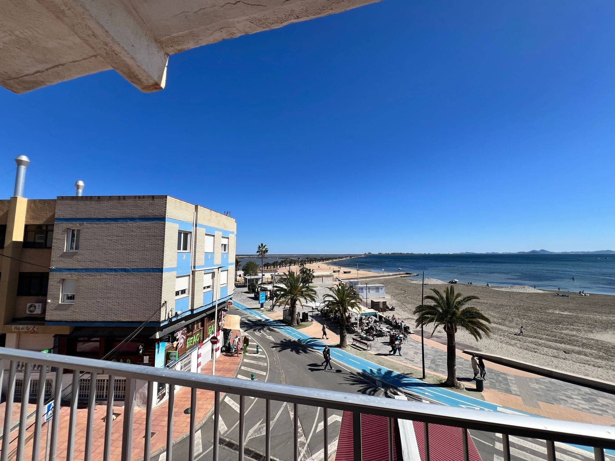 Discover this spectacular apartment located right on the beachfront, in one of the most desirable areas of San Pedro del Pinatar. With a surface area of 100 m², this bright corner property offers all the comfort you need to enjoy the Mar Menor like never before. It features three spacious bedrooms, one bathroom, a fully equipped kitchen, and a cozy balcony with stunning sea views. Its south-facing orientation ensures natural light throughout the day, while tiled floors and aluminum-climalit windows provide a modern and comfortable atmosphere. Additionally, it comes with built-in wardrobes, television, and is located in a central area surrounded by all services: supermarkets, schools, medical centers, hospitals, parks, and playgrounds, with excellent bus connections, natural surroundings, and nearby shopping areas. Ideal as a permanent residence, second home, or investment, this apartment combines a privileged location, spaciousness, and comfort in an unbeatable setting. Community fees: €400/year. Don’t miss this unique opportunity to wake up every day to the sound of the sea. Contact us and come visit!  Contact us and come visit!