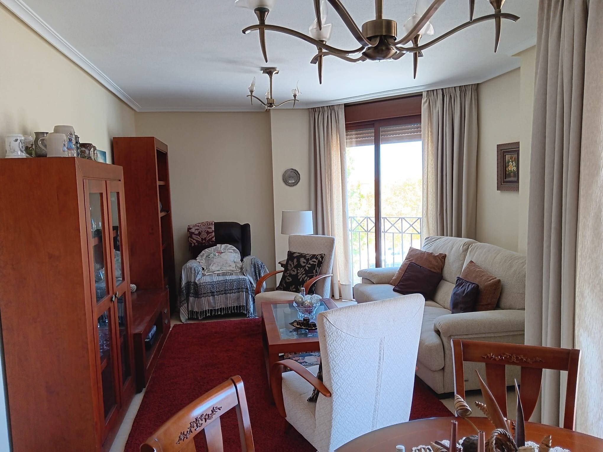 For sale: a spacious and bright apartment on the second floor with elevator, boasting 165 m², located right in the center of Pilar de la Horadada, Alicante. The property stands out for its generous spaces and excellent layout, offering 3 bedrooms, 2 full bathrooms, a cozy living room with access to a balcony, and a fully equipped kitchen. It features central air conditioning, an underground parking space, and a storage room, providing comfort and practicality for everyday life. The apartment is sold furnished and ready to move in, surrounded by all essential services such as supermarkets, restaurants, pharmacies, and hospitals. A unique opportunity to enjoy a spacious home in perfect condition, located in one of the most sought-after areas of the town.