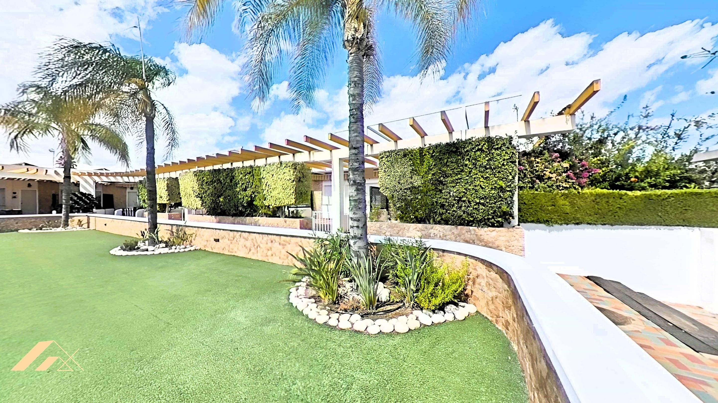 Discover this charming townhouse located in the peaceful area of Mil Palmeras, an ideal place to enjoy the sun and the sea. This nearly-new property offers two comfortable bedrooms that ensure rest and comfort. Its southeast orientation allows you to make the most of daylight hours with natural light. Enjoy a spacious enclosed glazed living room that connects to a terrace—perfect for relaxing or sharing unforgettable moments with family and friends. The plot has a total area of 213 m² where you can create your ideal outdoor spaces; imagine having your own barbecue next to a beautiful garden, perfect for sunny days. Additionally, you’ll be just 200 meters from stunning beaches that invite you to practice water sports or simply delight in their scenic beauty. A parking space is included, which is very practical given the seasonal demand from visitors in this popular coastal area. You will also have access to a communal swimming pool where you can cool off during warm summer days while enjoying open views from your special corner-end spot. This townhouse is not only perfect as a permanent residence but also as a holiday investment thanks to its proximity to the Mediterranean coastline.