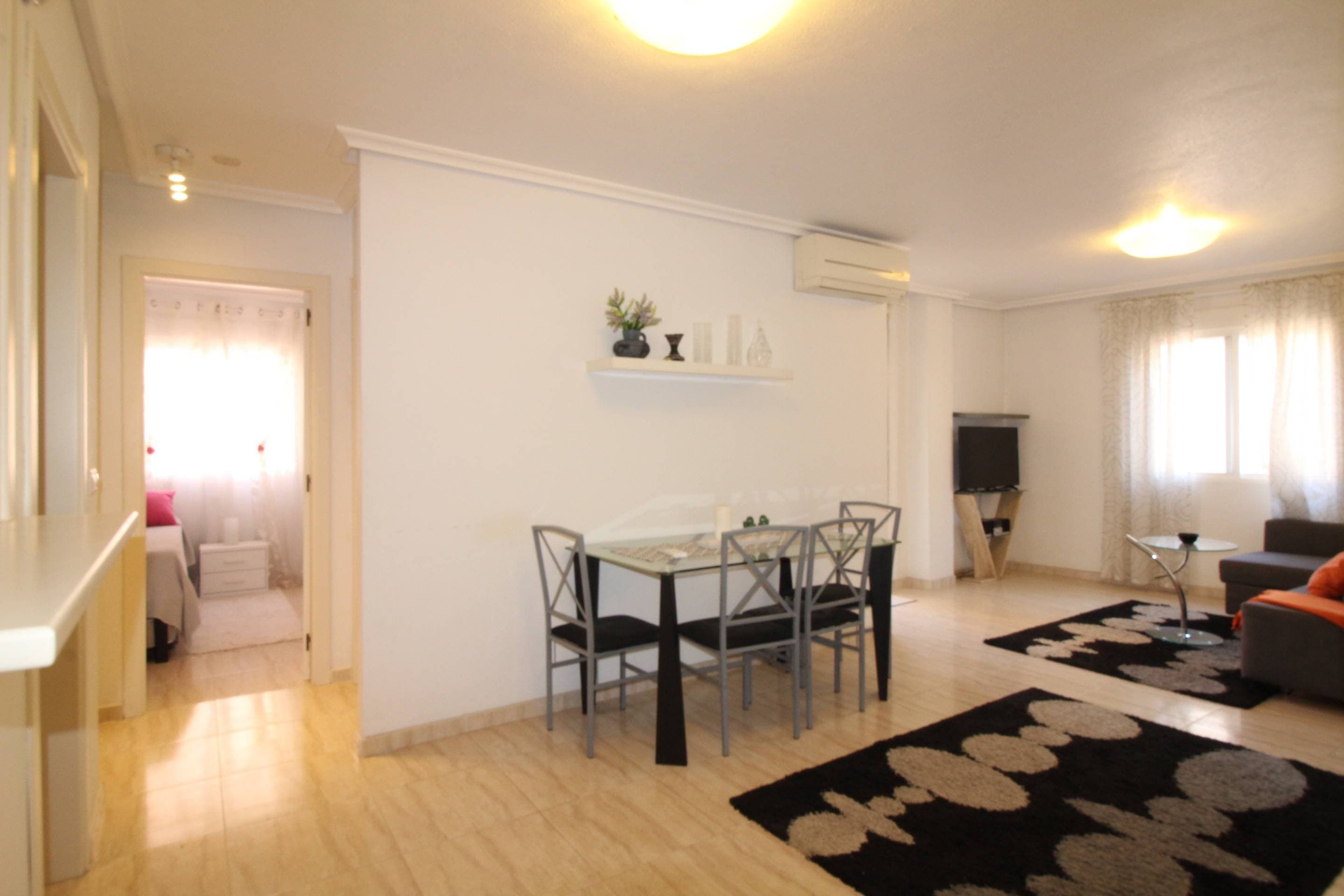 Discover this charming apartment located in the heart of Torrevieja, ideal for those seeking comfort and convenience. 🏠 With a built area of ​​67 m² and a usable area of ​​63 m², this property boasts a bright and airy exterior design that creates a welcoming atmosphere. 🌞 The apartment features one double bedroom and two single bedrooms, perfect for adapting to your family's needs or as additional living space. Plus, you'll enjoy immediate comfort as it's move-in ready, requiring no renovations. 🚪 The property includes a modern, fully equipped bathroom 🔧 and features spacious communal areas where you can relax by the pool ☀️🏊‍♂️ while enjoying the pleasant Mediterranean climate. Located nearby, you'll find everything you need: accessible public transport 🚍, shopping centers 🛒, schools 🎓, and even hospitals 👩‍⚕️. as well as lovely children's play areas perfect for little ones 🍃👶. Don't miss this unique opportunity offered by this wonderful apartment in one of the most sought-after destinations on the Spanish coast.