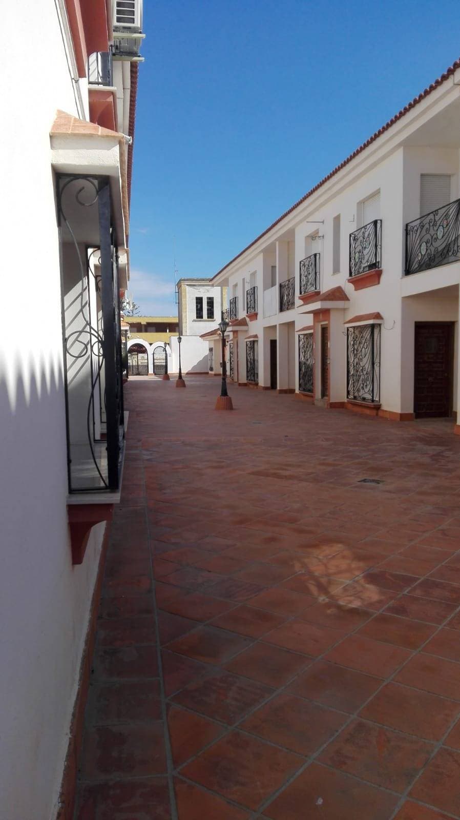 Unique opportunity in San Javier! 🌟 This charming ground-floor apartment, attractively priced at €136,000, offers an excellent quality of life. With a built area of ​​64 m² and a usable area of ​​60 m², it features two spacious double bedrooms 🛏️ providing comfort and ample space for the whole family. The bathroom is in good condition 🚿 and the entire property is very well maintained. Located within a quiet residential area 🌳, this home stands out for its exterior orientation, allowing you to enjoy the sun for much of the day ☀️. It also includes a parking space 🚗 for added convenience. The location is unbeatable: you'll have easy access to nearby buses 🚌, shopping centers 🛍️, schools 🎓, and even hospitals 👨‍⚕️. And let's not forget the children's play areas where the little ones can play freely 🤸‍♂️. The views are simply spectacular! Don't miss this opportunity; come and visit us today!
