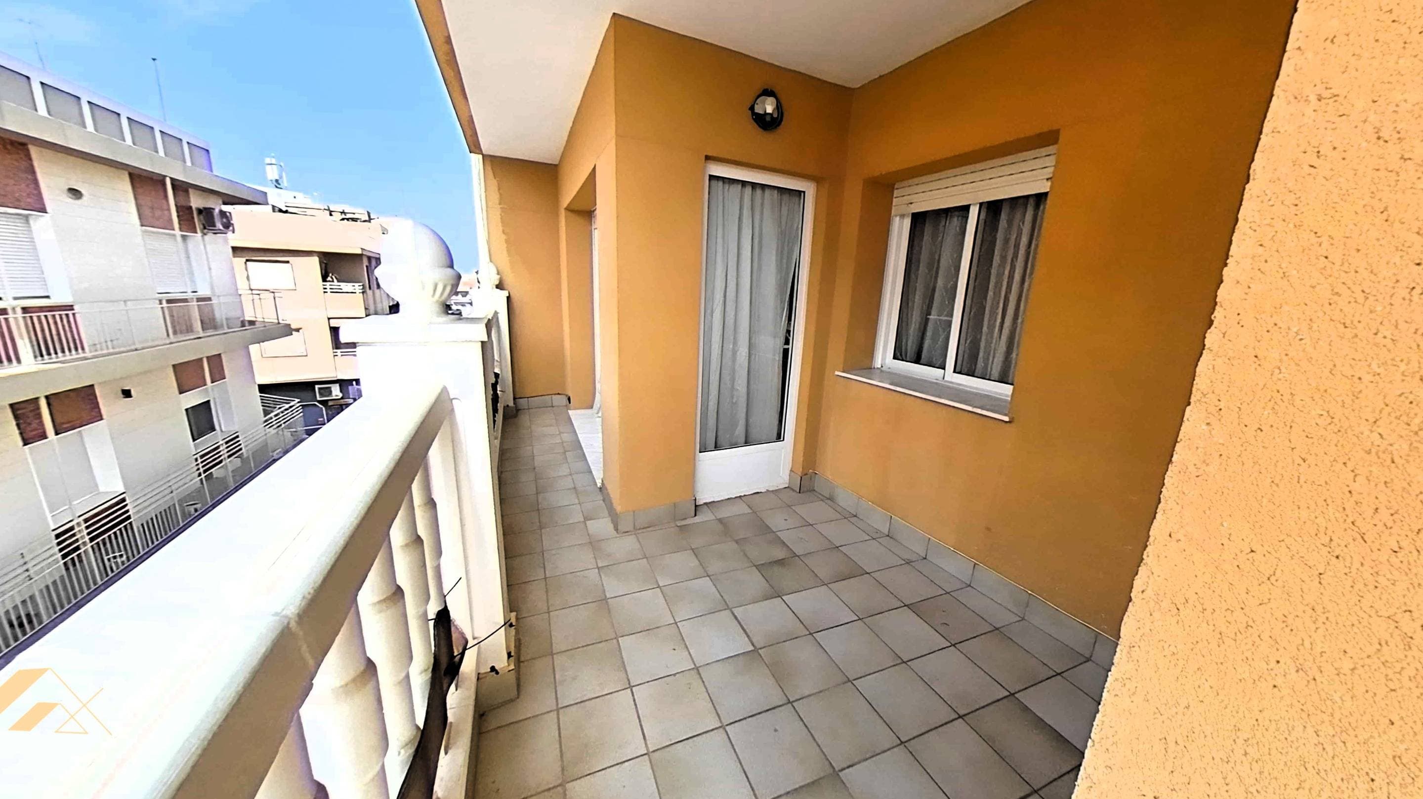 Discover this exceptional, centrally located apartment in Pilar de la Horadada, ideal for those seeking comfort and quality of life. Situated next to the Town Hall, it offers easy access to the stunning beaches near La Torre de la Horadada and convenient access to several golf courses in the surrounding area. This property stands out for its exceptional quality and spacious rooms, including a large kitchen with unobstructed views. Enjoy the fresh air from your balcony terrace while being just 2 km from the sea. A garage with storage is also included for added convenience. In this area, you'll find all the necessary amenities: supermarkets, restaurants, and medical centers are located nearby, as well as banks and recreational facilities that provide a wide range of cultural options throughout the year. The quiet building has an elevator and is surrounded by a friendly neighborhood, making this apartment perfect for both permanent residence and holiday rentals, given the tourist appeal of this highly sought-after coastline.