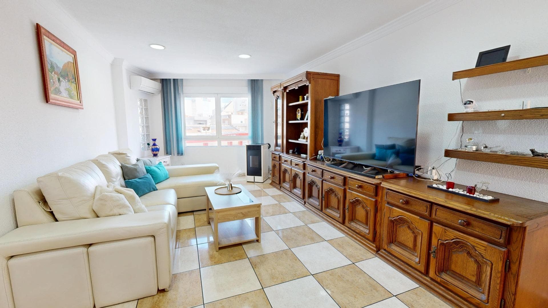 In one of the most sought-after areas of Torrevieja, next to the marina and just a few meters from the sea, this apartment is ideal for enjoying Mediterranean life with everything at hand. Its location makes it an excellent option for both year-round living and for those looking for a second residence or a safe investment in a high-demand area. 💡 A well-located opportunity with many possibilities With a price of 137,500 €, this property combines location, functionality, and comfort. Just a few steps from the Yacht Club and the beach, it is especially attractive for those who enjoy the sea, practice water sports, or simply wish to have all services nearby without giving up tranquility. 🏠 Main distribution and characteristics This apartment, renovated about 10 years ago, has 83 m² built and is practically distributed: 2 well-lit bedrooms. 1 functional and updated bathroom with shower. Spacious living-dining room, thanks to the incorporation of the terrace into the interior space, gaining spaciousness and brightness. 2 split-type air conditioning units to maintain the ideal temperature in summer. Pellet stove, perfect for heating the home efficiently during the winter months. Elevator in the building, which facilitates daily access. In addition, the building has a community patio at the entrance, ideal for leaving bicycles, something highly valued in coastal areas. 📍 Privileged location Located in the marina area of Torrevieja, just 100 meters from Acequión beach, this property is surrounded by services: supermarkets, pharmacies, restaurants, cafes, public transport, and walkways. If you have a boat or are thinking of getting one, the proximity to the yacht club makes this home a practical and comfortable choice. ℹ️ Other details of interest Selling price: 131,900 € Community fees: 95 € per quarter Annual IBI: 285 € Orientation: North Year of construction: 1982 (renovated 10 years ago) Built area: 83 m² Type of housing: Apartment No garage, storage room, or pool available Building with elevator Community patio at the entrance of the building 👥 Who might be interested in this property? Due to its location, this home is perfect for investors looking for profitability in a high occupancy tourist area, but also for couples or families who value living near the sea, with easy access to the yacht club and without needing to drive to move around the center. 📞 Interested? We provide all the details Request more information or schedule a visit. We are here to help you make a good decision. 🔒 Legal notice: This advertisement is not binding and may contain errors. It is shown for informational purposes only and is not contractual. The data presented are offered by third parties and are assumed to be correct. The offer may be subject to changes in price, withdrawal from the market, or modification without prior notice. The selling price does not include legal taxes or deed expenses.