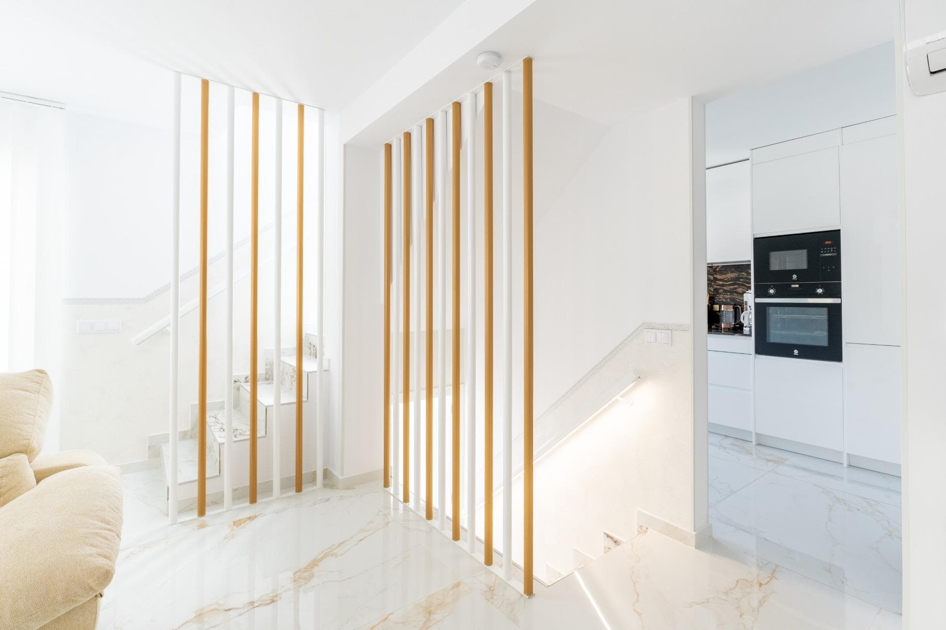 I present this interesting, fully renovated townhouse. "Two in one," it consists of two connected but independent houses, ideal for a large family. It is located in Punta Prima, Orihuela Costa, just 400 meters from the sea. The property has a spacious 260 m2 built area, offering a spacious layout. It features two spacious renovated living rooms and two fully equipped kitchens with furniture and appliances. It has four bedrooms and three bathrooms, all with large windows and a south-east orientation, both in the bedrooms and throughout the house, allowing natural light to enter each room. It also has a bright terrace with incredible views of the garden and pool. Outside, you'll find a magnificent private heated pool with sun loungers perfect for sunny summers, a barbecue area, and a parking space. The entire garden and terrace are equipped with night lighting, providing a magical atmosphere on starry nights. What makes this home unique are its solar panels and fireplaces: both conventional and electric. It's perfect for a large family! Don't miss this opportunity! Contact us to arrange a viewing! I invite you to come and see it!