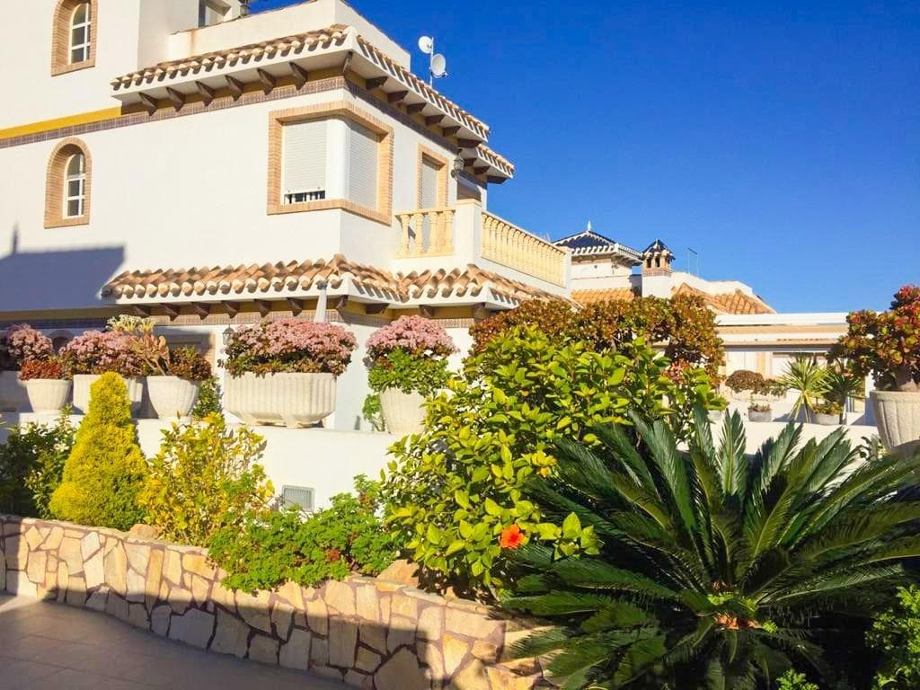 I present to you this wonderful detached villa in La Mata, one of the most sought-after areas of the Costa Blanca. It is located just 600m from La Mata beach, with beautiful open views of the Mediterranean Sea. The property offers a constructed area of ​​97 m², distributed over two floors and a solarium on the third floor. It has a spacious furnished living room. A separate, fully furnished and equipped kitchen with appliances. It has 3 bedrooms, 2 bathrooms, and a bright terrace that brings plenty of natural light into the house. There is an 80m² basement that could be converted into a habitable space. In addition, there is a separate enclosed garage of approximately 60m² located in the basement. The property is being sold fully furnished, ready to move into. It has a well-maintained garden of approximately 225m², perfect for outdoor leisure activities. Thanks to its south-facing orientation, the villa enjoys excellent natural light throughout the day. The property is located in a residential area, in a prime location with all amenities within easy reach: supermarkets, schools, shops, banks, and restaurants. Everything you need is just steps away. All the comforts to offer you an unparalleled quality of life in one of the most sought-after areas of the Costa Blanca. Don't wait any longer, come and see it!
