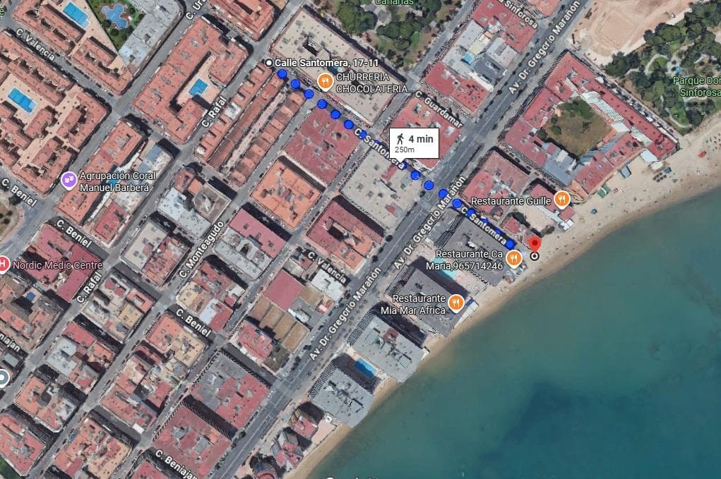 Live by the sea in Torrevieja — just 250 meters from Acequión Beach 🏖️ If you dream of having your own little corner by the Mediterranean, this cozy apartment on Santomera Street is perfect for you. Located on a ground floor that almost feels like a first floor, and just 250 meters from Acequión Beach, you can enjoy the sea every day, take sunset walks, and experience the charm of the coast just a stone's throw from your home. 🏡 2 bedrooms | 1 bathroom | Furnished and equipped 🌴 250 meters from Acequión Beach 🚫 No pool — low maintenance The home is sold fully furnished and ready to move into, ideal for those looking for comfort without complications. It features a bright living room, equipped kitchen, front terrace, and a covered rear patio, which can be used as extra storage. This patio also has a shower. On the other hand, the windows overlook the common area and the unbeatable location, close to all amenities: supermarkets, restaurants, walking areas, and public transportation. ✨ A perfect opportunity to live near the sea or enjoy a relaxing vacation in Torrevieja. 📞 Contact us and come see your new home on the coast.