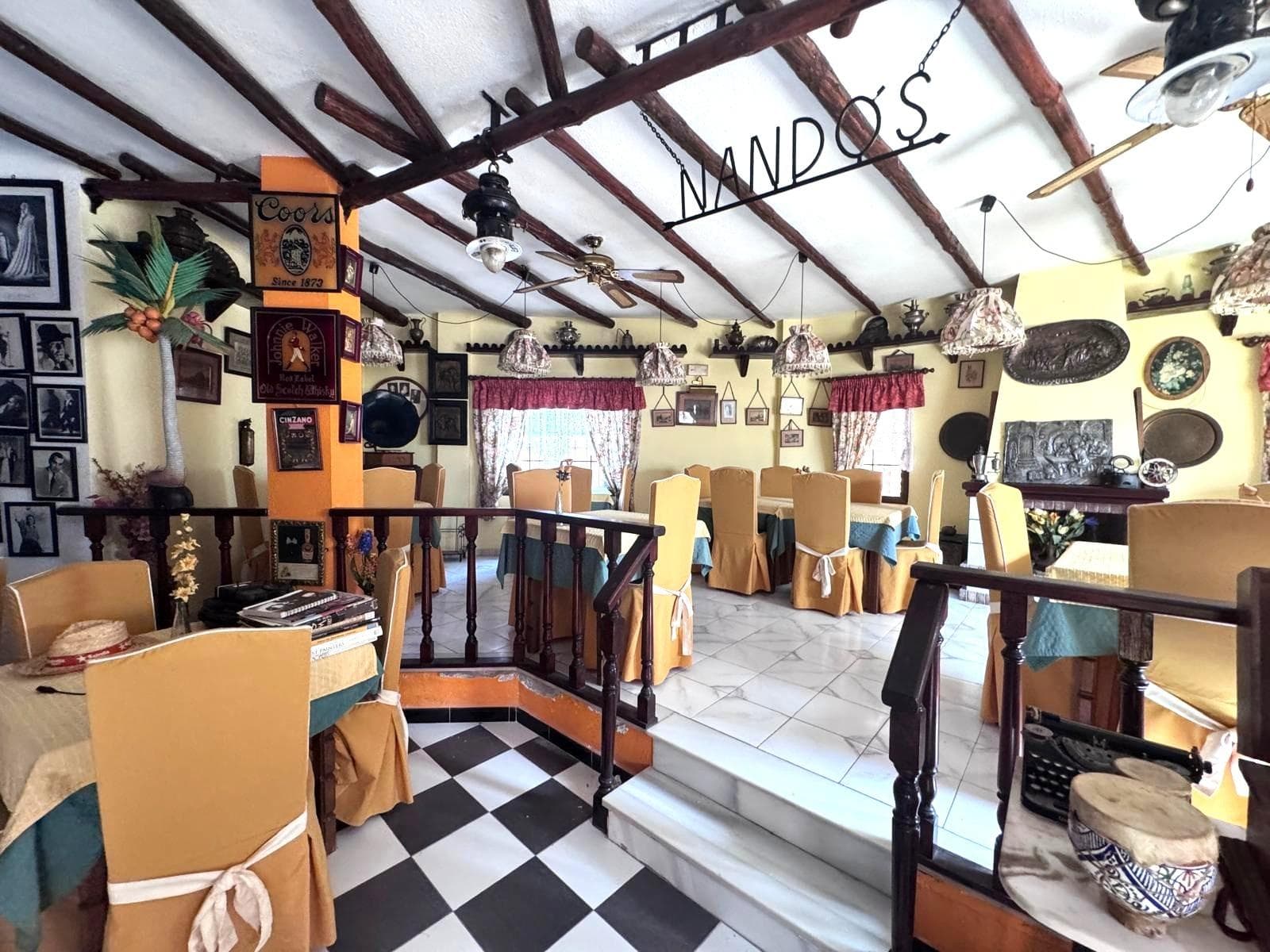 A complete real estate complex for sale, including a restaurant, an upper-floor residence, spacious terraces, patio, barbecue area and garage, all on a total surface of 769 m². Ideal for continuing business activity, renovation or development of a construction project. 🏡 Property Layout Ground Floor – Restaurant A space with Mediterranean rustic charm, wooden ceiling beams and traditional décor. Capacity: 95 diners 40 in the indoor dining room 55 on the covered terrace Restaurant area: 90 m² Covered terrace: 140 m² Custom-designed professional kitchen (78 m²) 2 solar panels for hot water Garage and Expansion Project Garage with electric door Plans available to build 16 apartments and a duplex penthouse Patio and Outdoor Areas Spacious patio Barbecue area Versatile spaces for leisure or future expansions 🏠 First Floor – Residence A bright and functional 72 m² residence: 5 bedrooms 2 bathrooms 2 terraces (16 m² and 12.5 m²) 💼 Ideal for: Investment Business use Families wishing to combine living and working Developers looking for a solid urban project Total price: €499,900