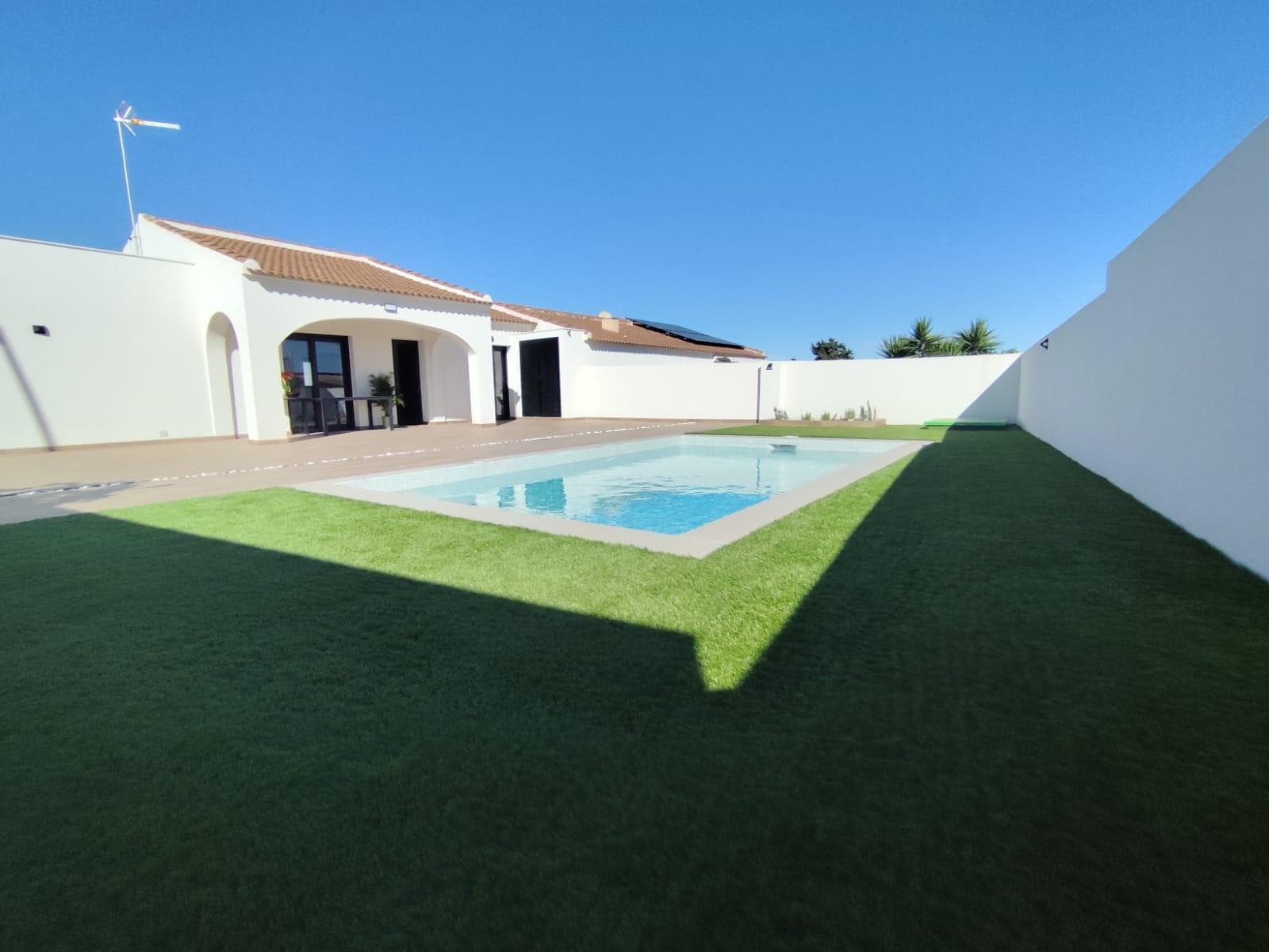 Discover this charming villa in Los Balcones, Torrevieja! A home designed to combine comfort, style and functionality in a serene setting, ideal for fully enjoying life on the sunny Costa Blanca. The home has a spacious and bright living room, perfect for moments of relaxation with family or friends, and a practical fully equipped kitchen that allows you to prepare meals while interacting with your loved ones. It has four comfortable bedrooms on the main floor, ideal for large families or for entertaining guests, and an independent apartment with exterior access, which includes a bedroom, living room with integrated kitchen and full bathroom, ideal for visitors, holiday rentals or as additional space. The bathrooms stand out for their modern finishes and functionality, while the exterior is a true oasis with a beautiful garden and private pool, perfect for enjoying the good weather in the area. In addition, it has a closed, spacious and secure garage, with capacity for one vehicle and additional storage space. Its location is unbeatable, just 2.5 km from the beaches of Torrevieja, and with easy access to supermarkets, restaurants and all the services necessary for a comfortable life. The house is sold fully renovated and furnished. PRE-INSTALLATION prepared for solar panels and pre-registrations for an electronic car. This villa is ideal both as a permanent residence and to enjoy an unforgettable holiday in one of the most coveted areas of the Costa Blanca. Don't miss this opportunity and schedule your visit today!