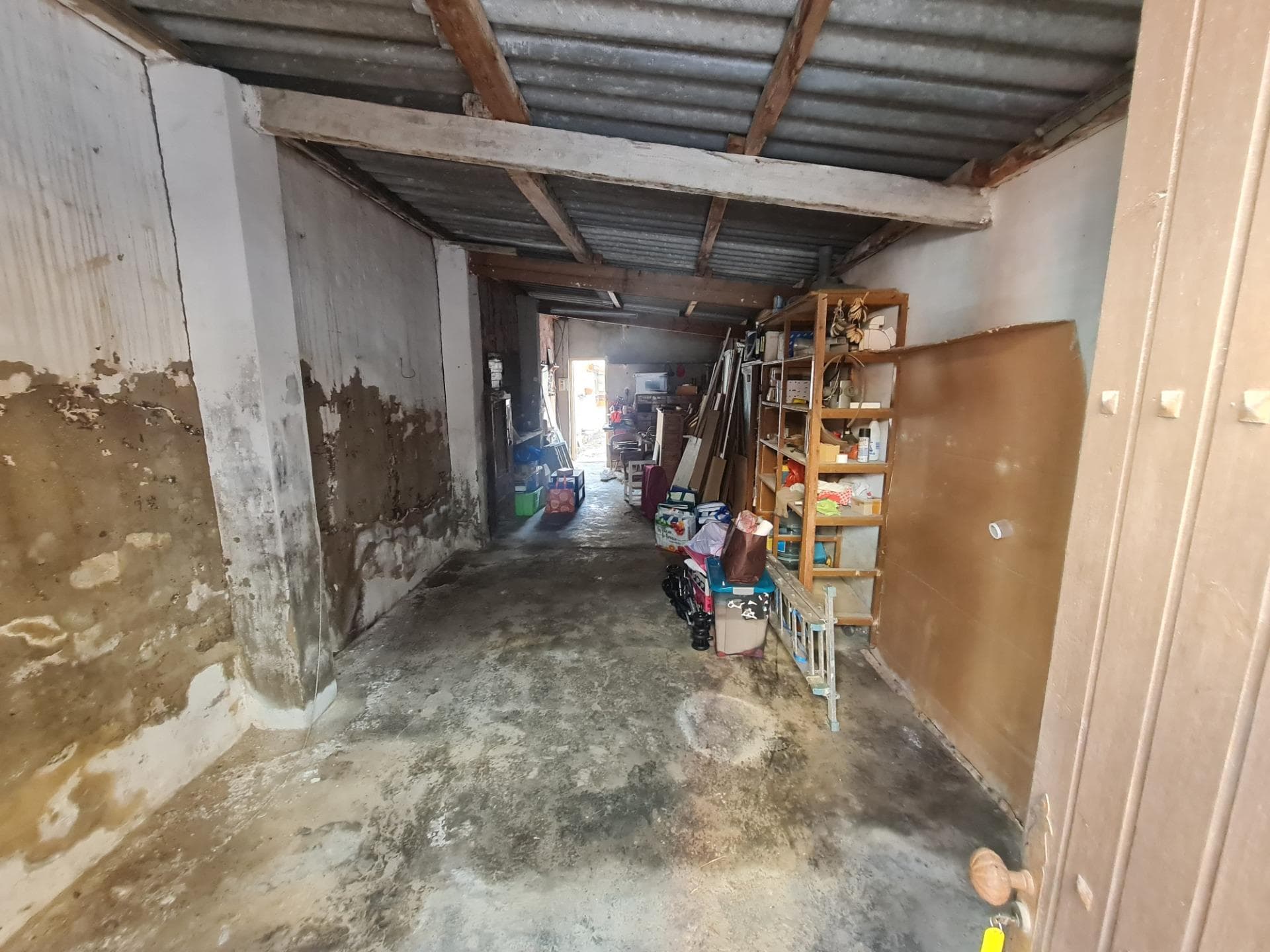 🏗️ Участок площадью 220 м² на продажу в стратегическом районе — Идеально подходит для высотного строительства 🌆 Прекрасная возможность для инвестиций в самом центре Торревьехи! Этот городской участок площадью 220 м² предлагает широкий спектр возможностей, включая строительство здания высотой до пяти этажей, идеально подходящего для разработки жилого, туристического или многофункционального проекта. ✨ Отличительные особенности: 📐 Площадь: 220 м² 🏢 Возможность строительства до 5 этажей 💼 Идеально подходит для разработчиков, строителей или инвесторов с видением 📍 Отличное расположение, в окружении удобств, всего в нескольких минутах от центра города и с хорошим транспортным сообщением Учитывая растущий спрос на жилье в этом районе, эта земля представляет собой уникальную возможность для строительства или реконструкции индивидуального проекта. 📞 Для получения дополнительной информации или для записи на визит свяжитесь с нами сегодня!